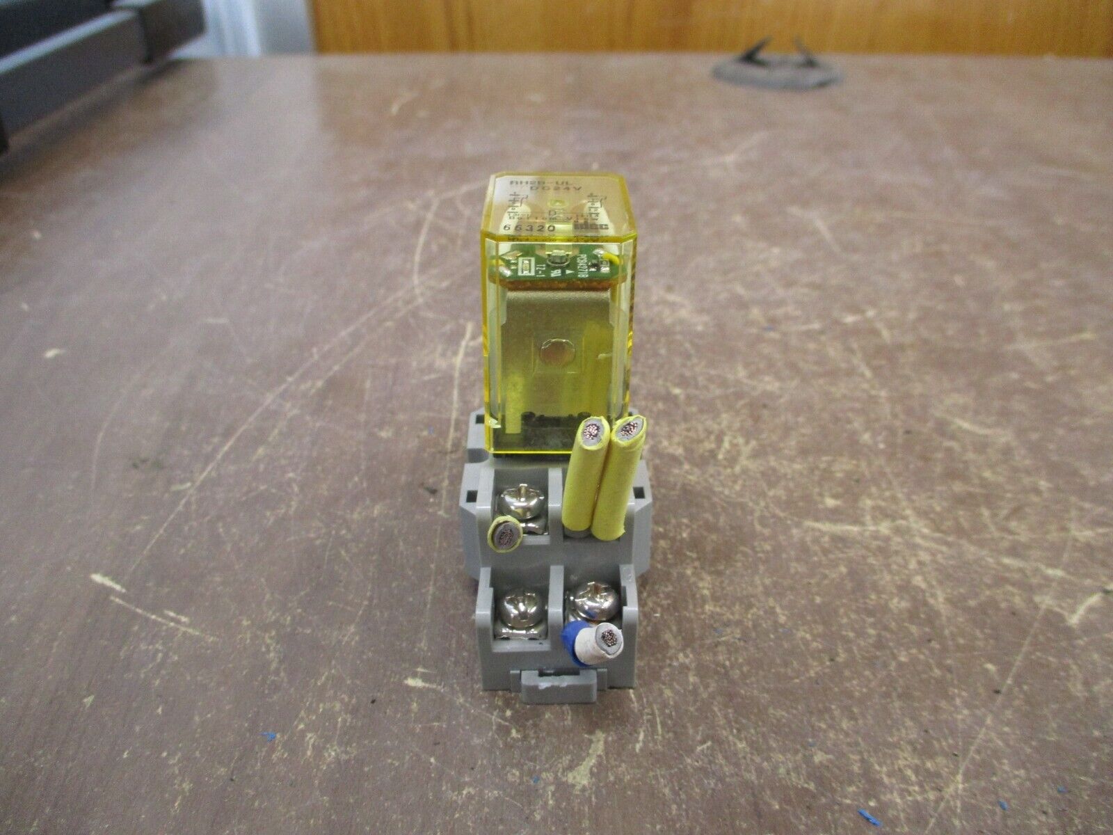 IDEC Relay w/ Base RH2B-UL 24VDC *Lot of 2* Used