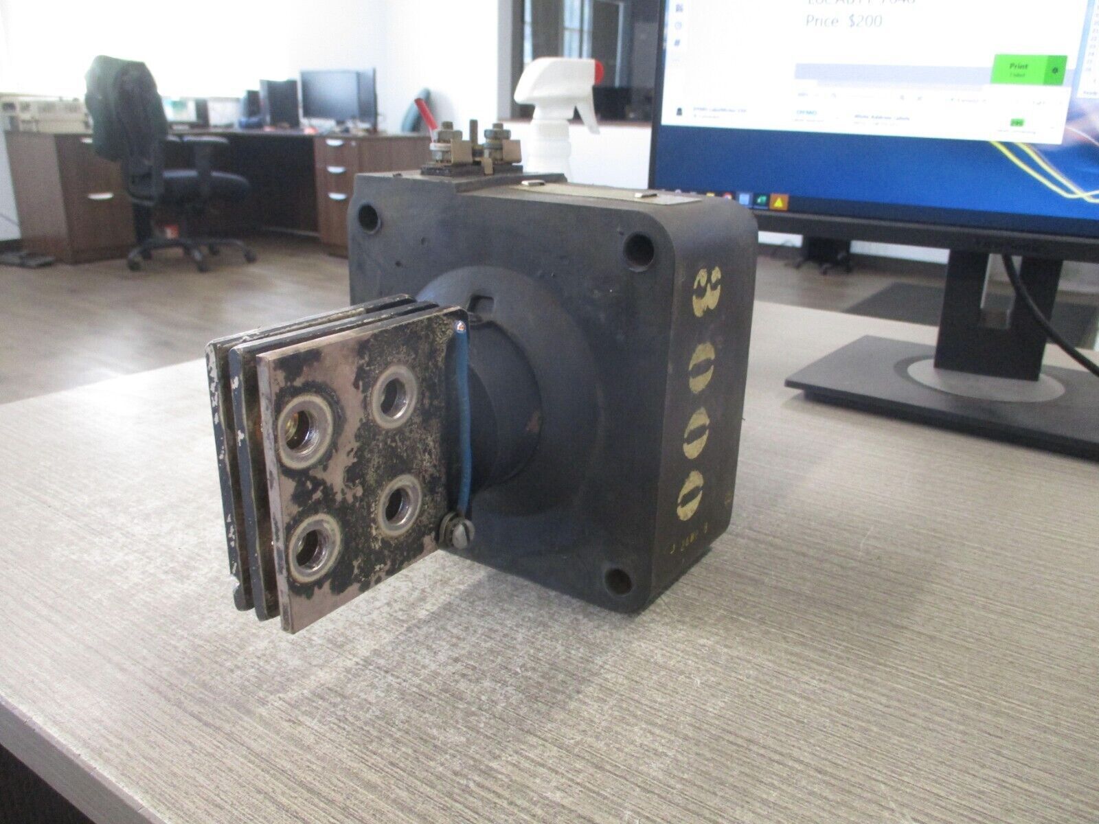 GE Type JCM-2 Current Transformer 752X20G10 Ratio 3000:5A 2.5kV 25-400Hz Used