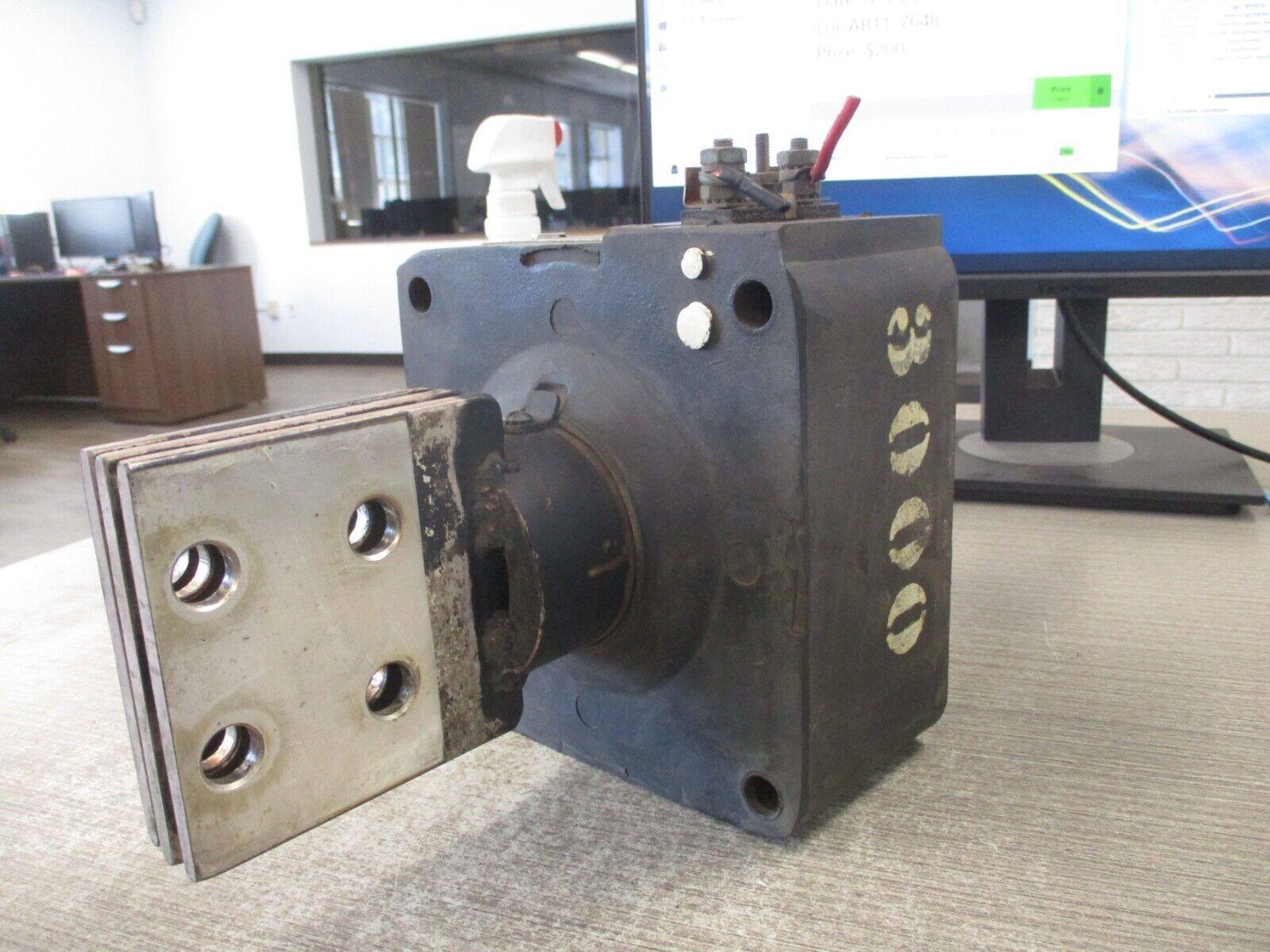 GE Type JCM-2 Current Transformer 752X20G10 Ratio 3000:5A 2.5kV 25-400Hz Used