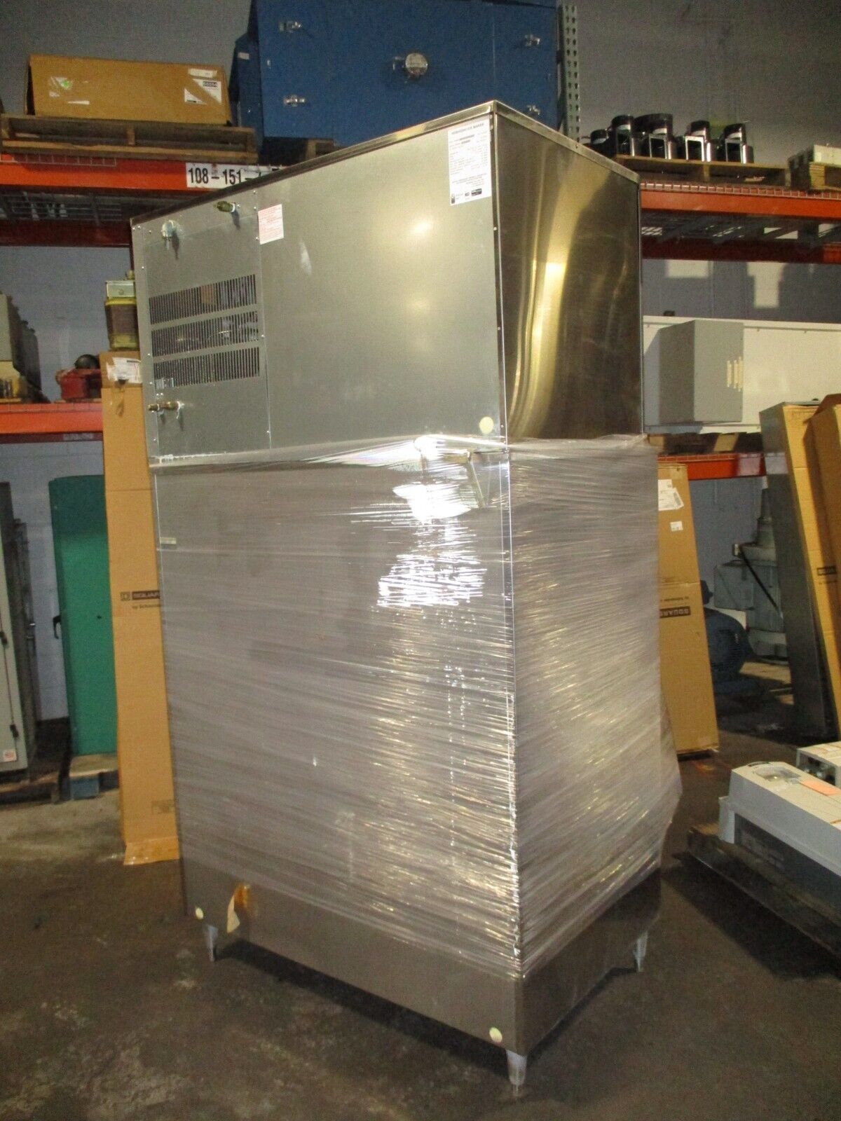 Hoshizaki Ice Maker w/ Storage Bin KM-1301SWH / B-1150SS 208-230V 60Hz 1Ph Used