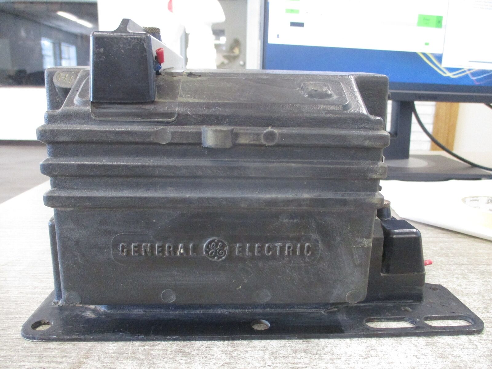 GE Type JVP-1 Potential Transformer 761-30G8 Pri: 300V Ratio 2.5:1 60Hz 30 kV BI