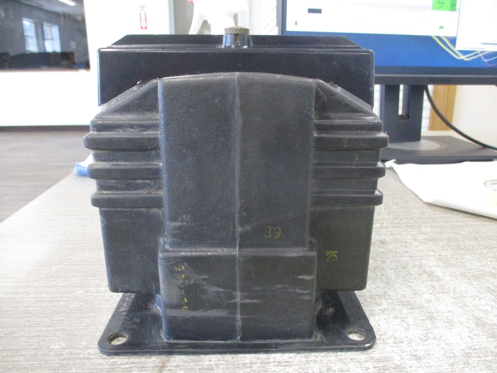 GE Type JVP-1 Potential Transformer 761-30G8 Pri: 300V Ratio 2.5:1 60Hz 30 kV BI