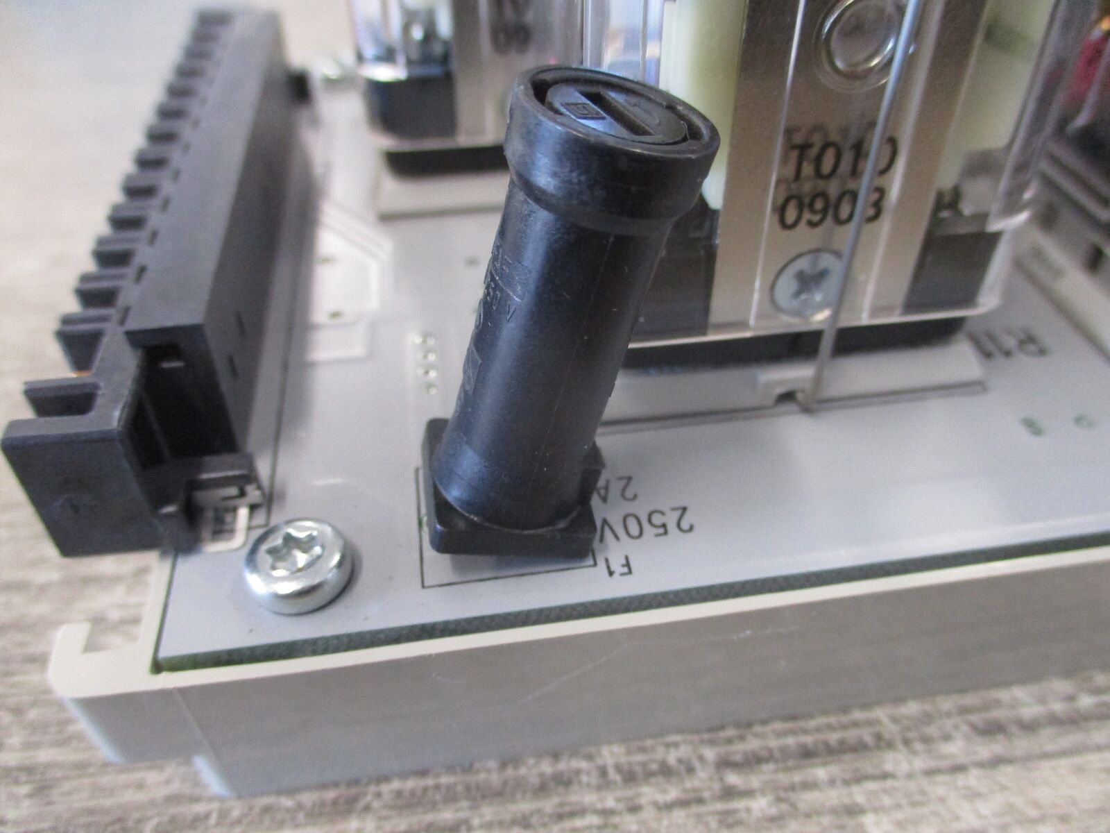 Emerson Ovation Relay Assembly 5A26458G05 Rev. 09 *Loose mount* *Broken Clip* Us