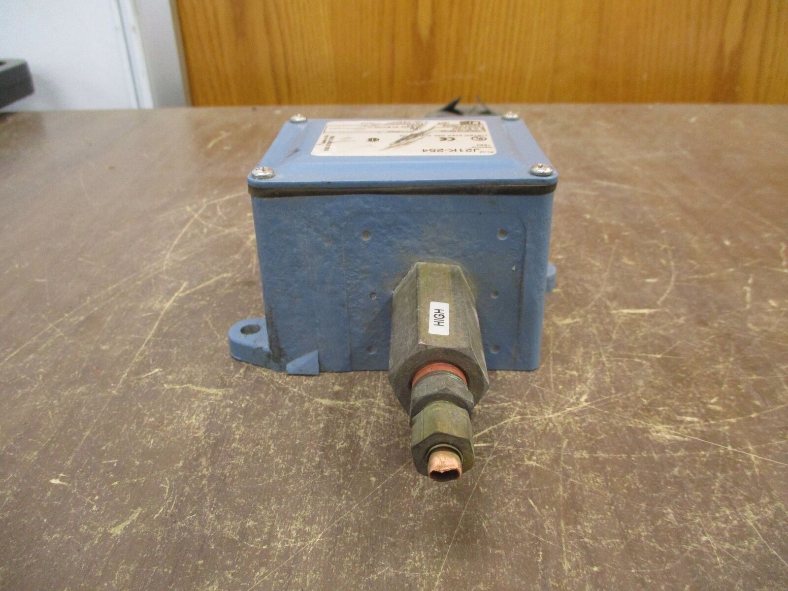 United Electric Controls Pressure Switch J21K-254 Range: 0-90 PSID Used