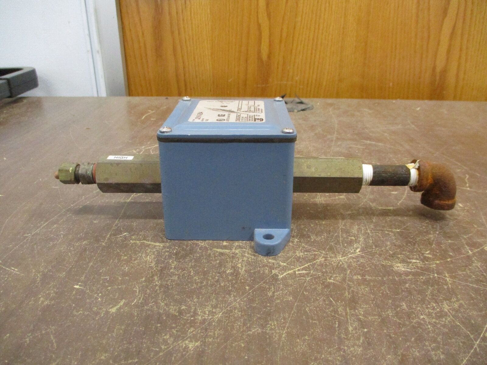 United Electric Controls Pressure Switch J21K-254 Range: 0-90 PSID Used
