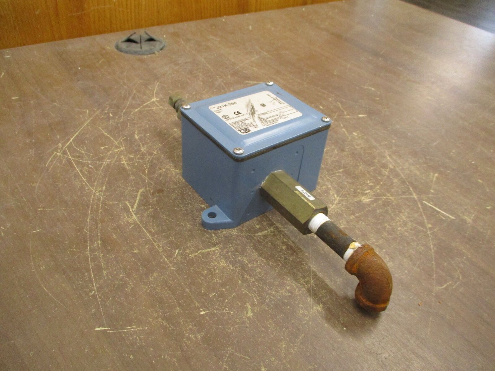 United Electric Controls Pressure Switch J21K-254 Range: 0-90 PSID Used