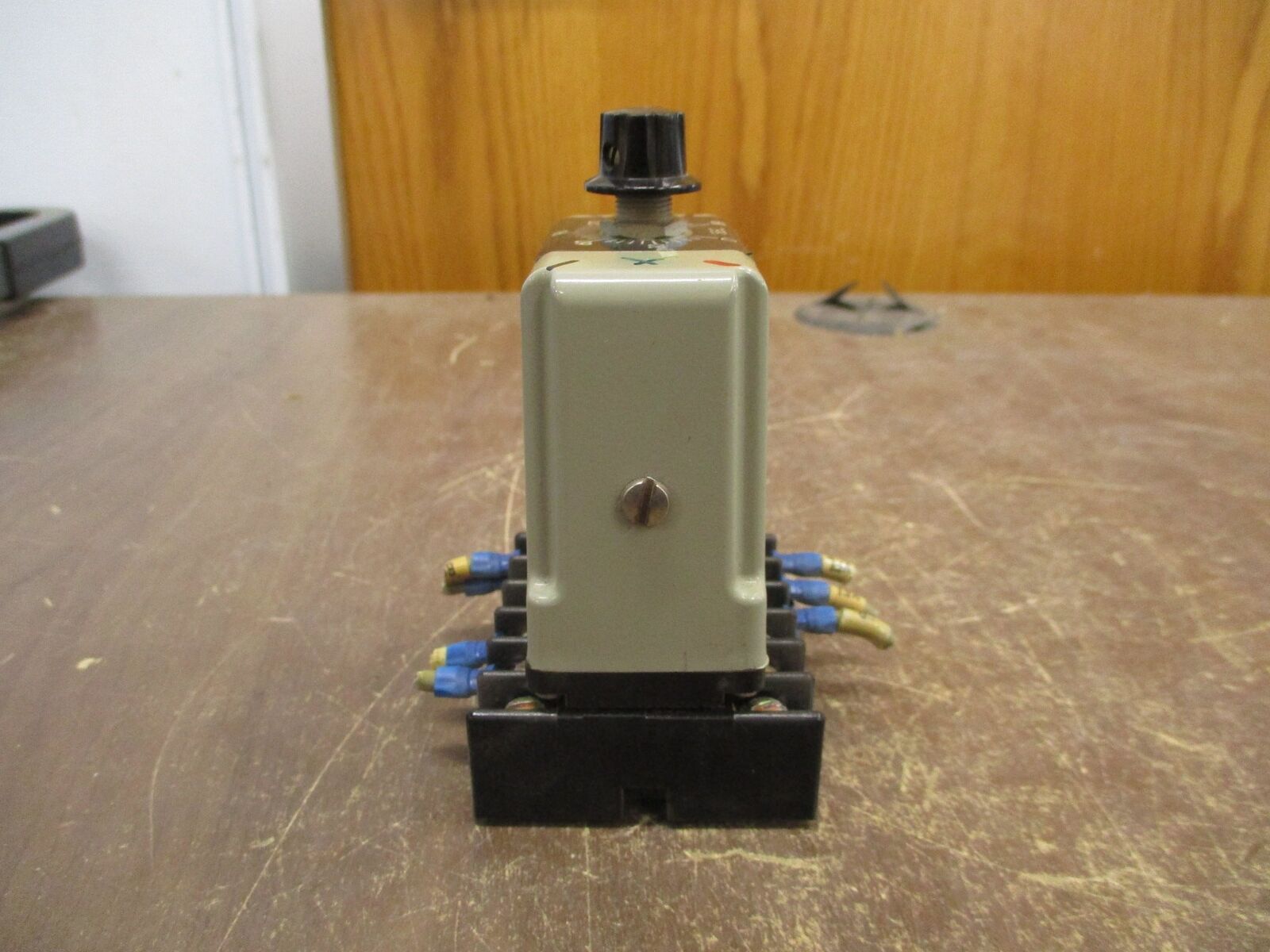 Giannini Controls Cramer Timing Relay 380A-F 24VDC 180 Sec. w/ Base Used