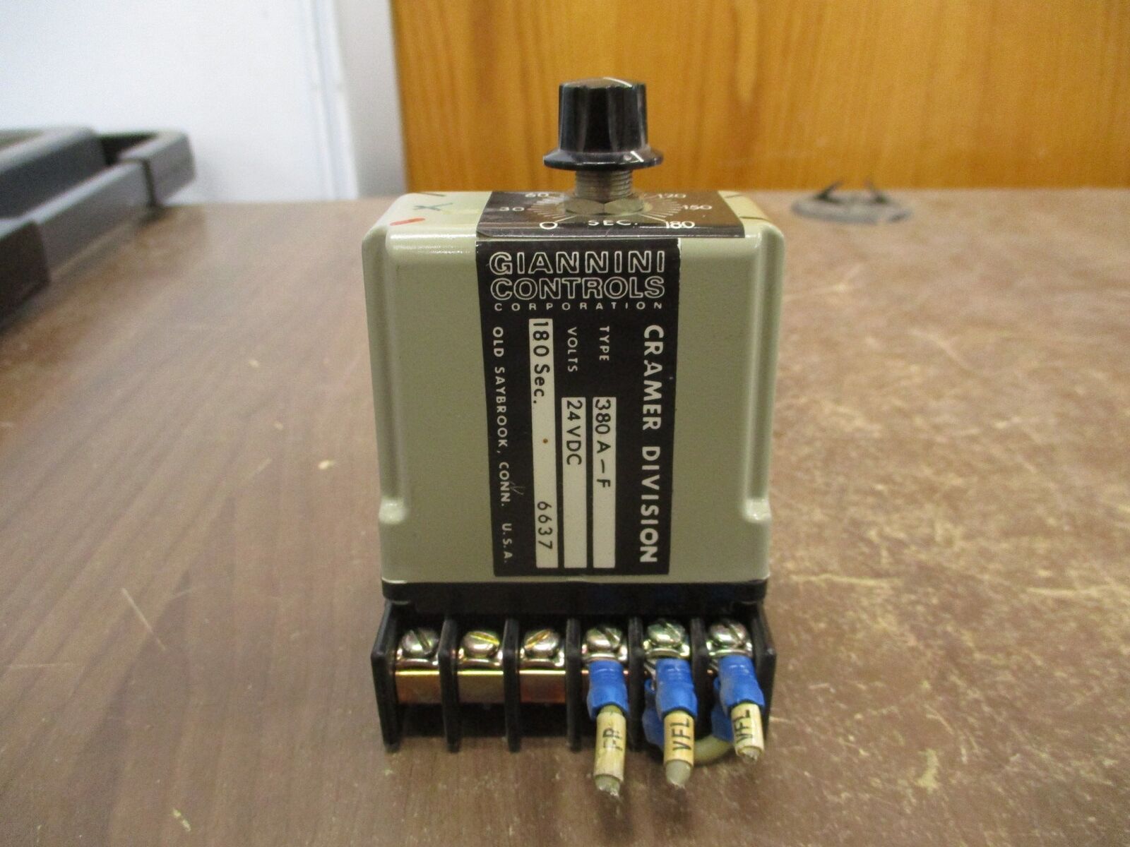 Giannini Controls Cramer Timing Relay 380A-F 24VDC 180 Sec. w/ Base Used