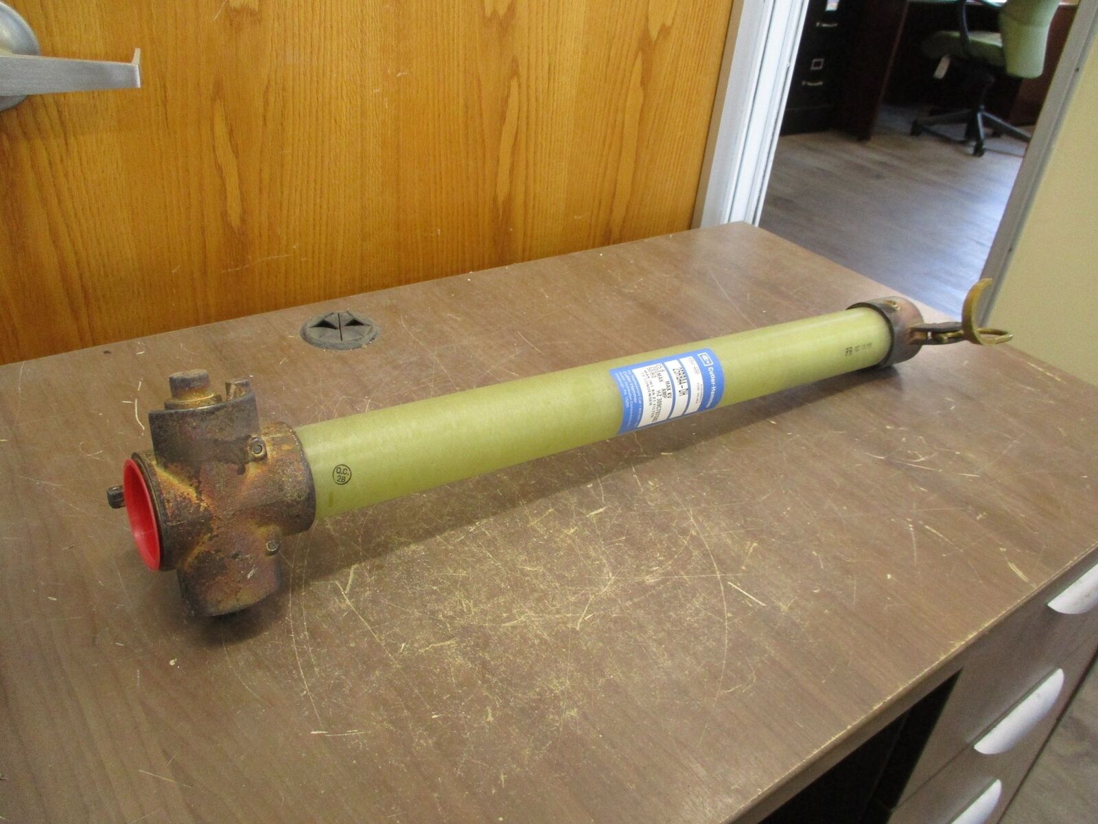 Cutler-Hammer RBA-400 Fuse Holder 25RBA4-DH 25.8kV 300A 50/60Hz New Surplus