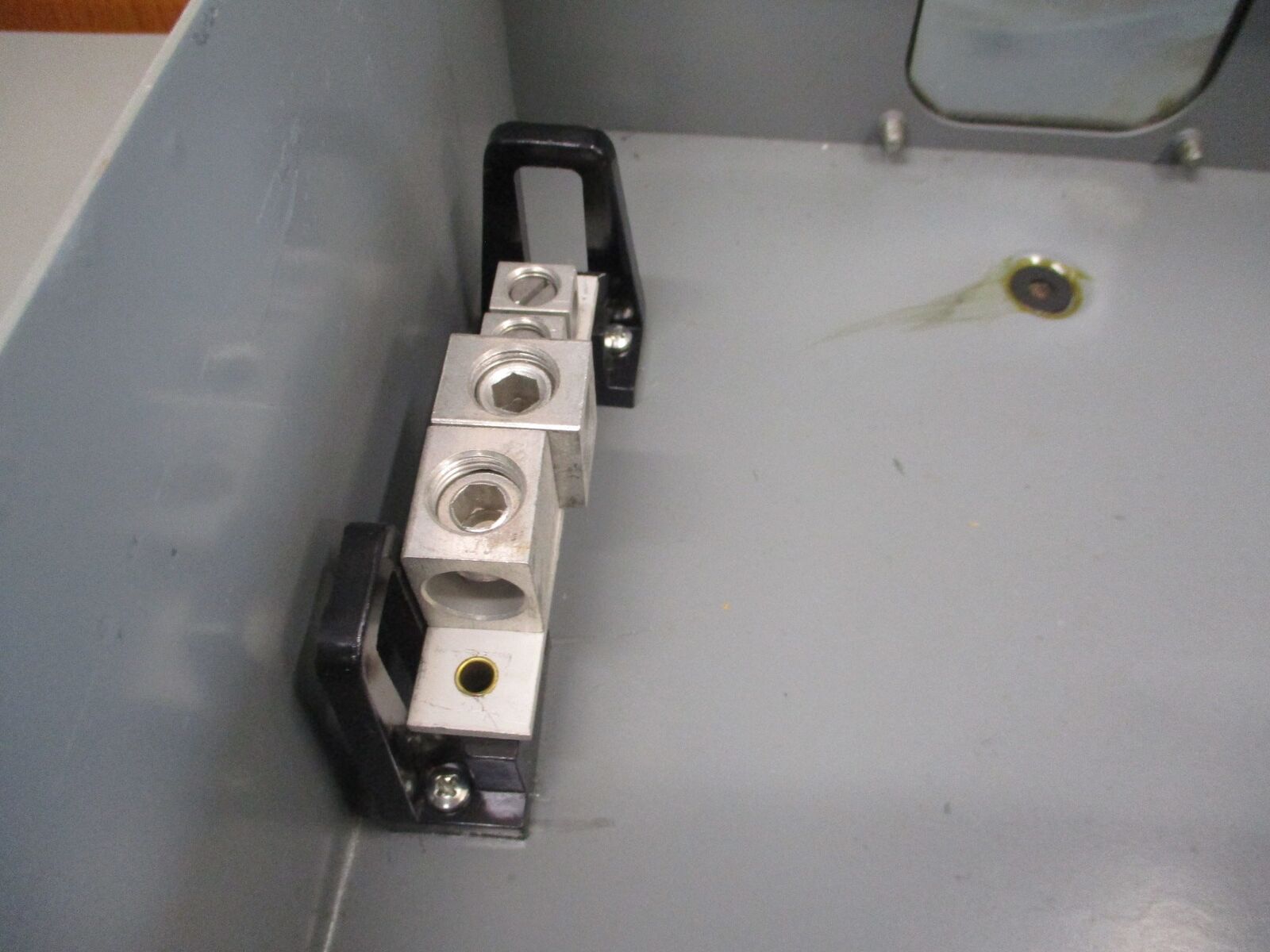 Bryant 3R Main Lug Load Center BJ3R1N 225A 120/208/240VAC 3Ph 4W New Surplus