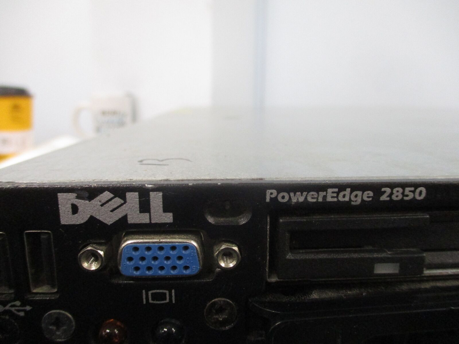 Dell PowerEdge 2850 Rack-Mount Server AT2-42495-00 2x 3.8GHz Xeon Used