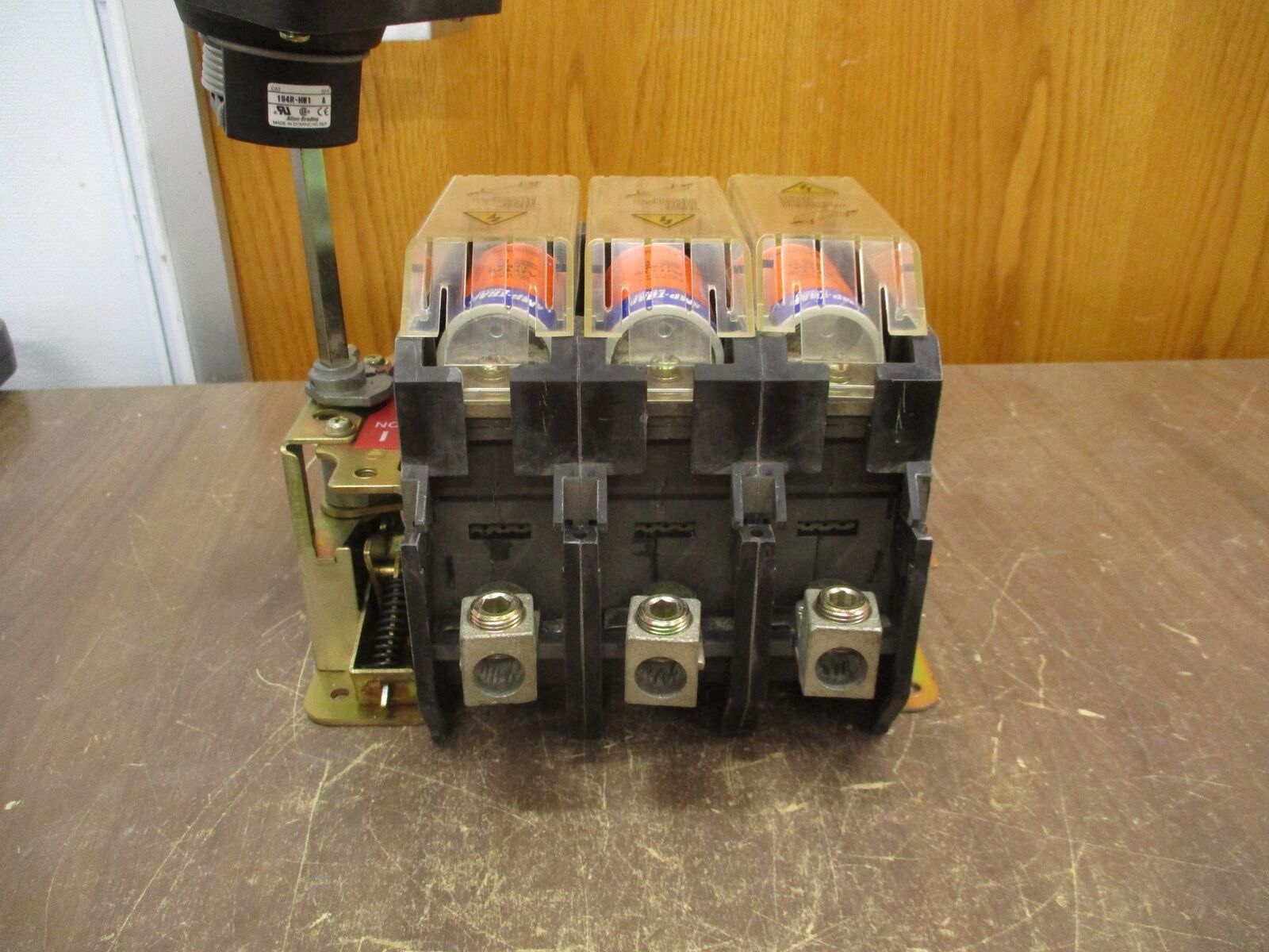 Allen-Bradley Fusible Disconnect Switch w/175A Fuses 194R-NJ200P3 200A 600V Used