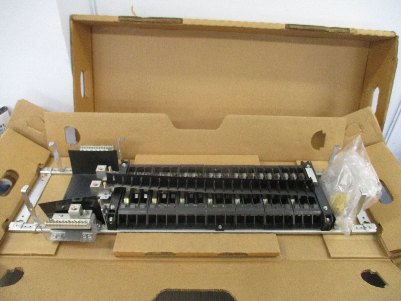 GE A-Series II Panelboard Interior AEF 3422MB 225A 480/277V 3P 4W New Surplus