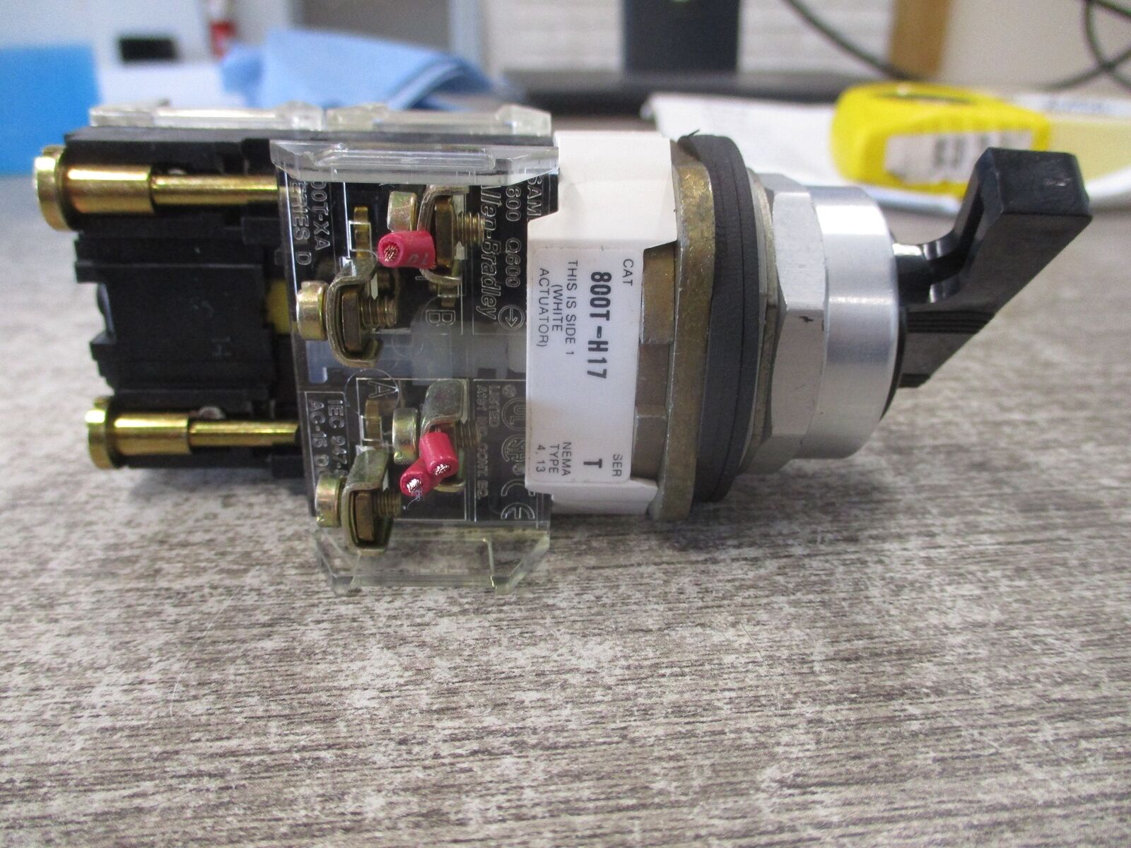 Allen-Bradley Selector Switch 800T-H17 Ser. T Nema 4, 13 Used