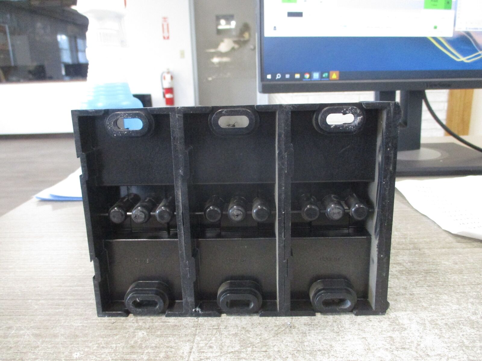 Ferraz Shawmut Power Distribution Block 68313 600V 3P Pri: 500-#4 Sec: 150 Used