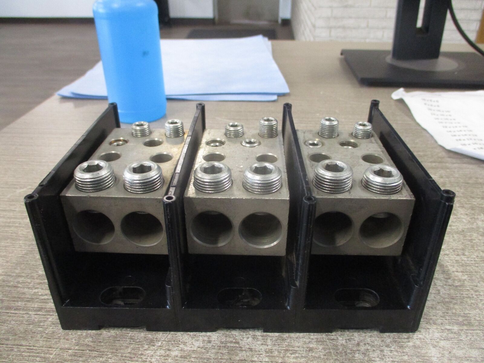 Ferraz Shawmut Power Distribution Block 68313 600V 3P Pri: 500-#4 Sec: 150 Used