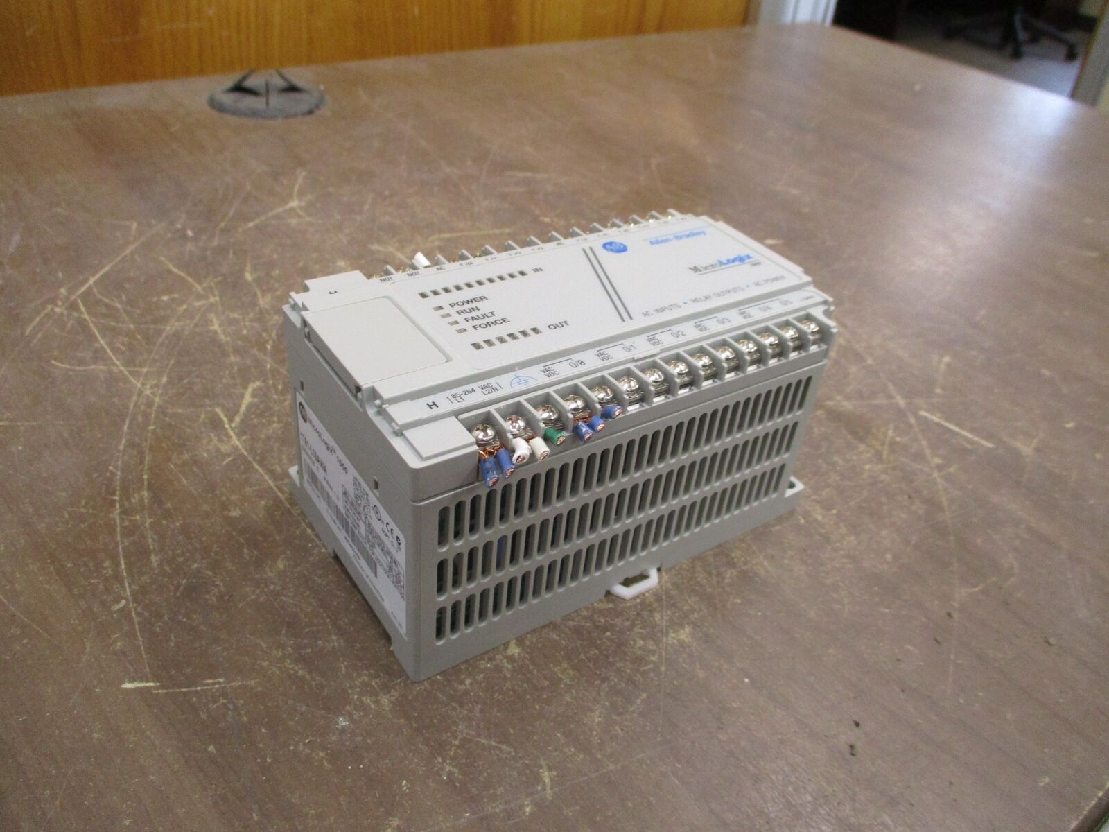 Allen-Bradley MicroLogix 1000 Controller 1761-L16AWA Ser. E FRN 1.0 Used