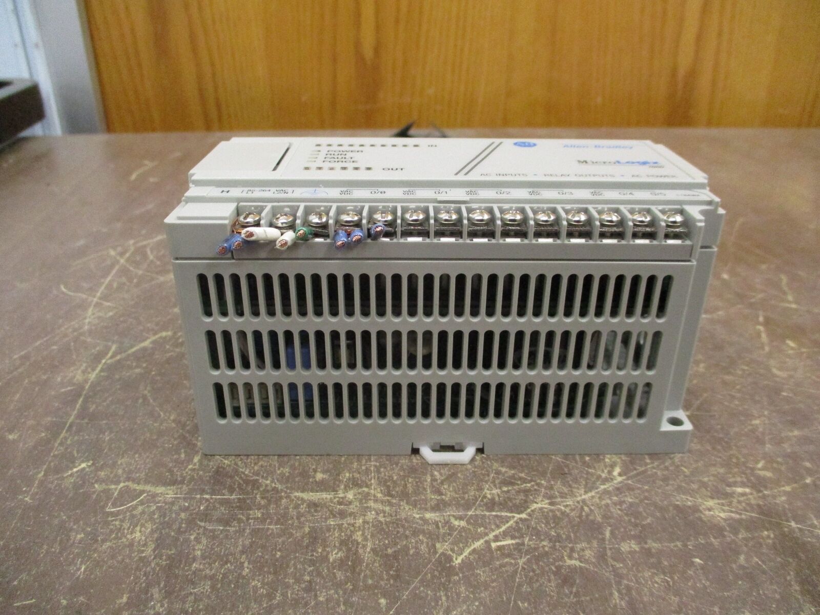 Allen-Bradley MicroLogix 1000 Controller 1761-L16AWA Ser. E FRN 1.0 Used