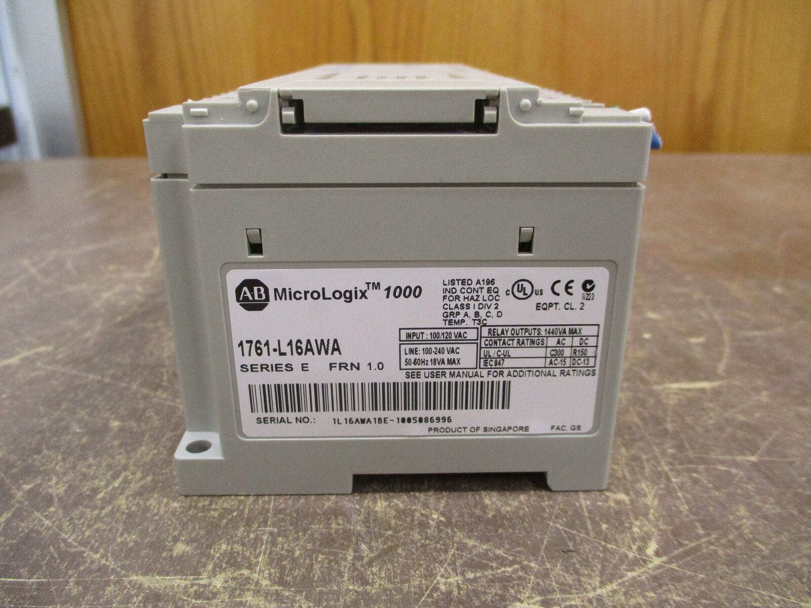 Allen-Bradley MicroLogix 1000 Controller 1761-L16AWA Ser. E FRN 1.0 Used