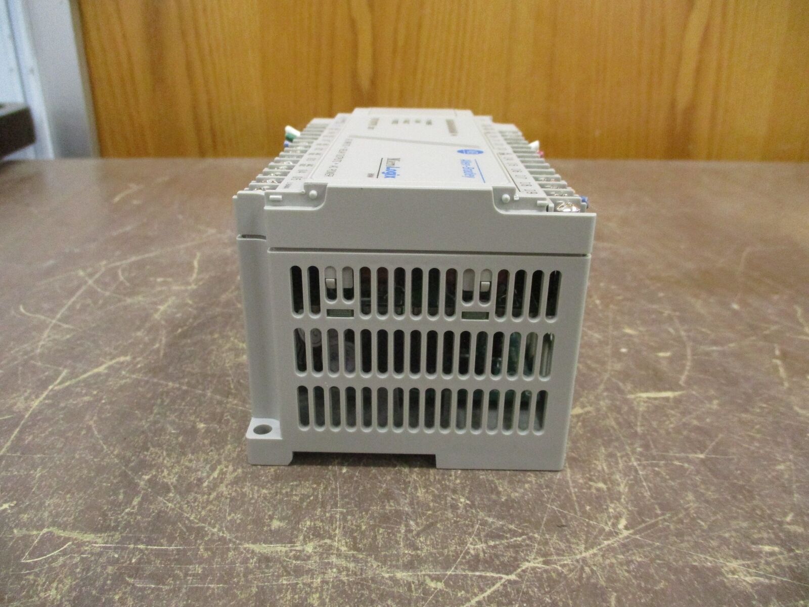 Allen-Bradley MicroLogix 1000 Controller 1761-L16AWA Ser. E FRN 1.0 Used
