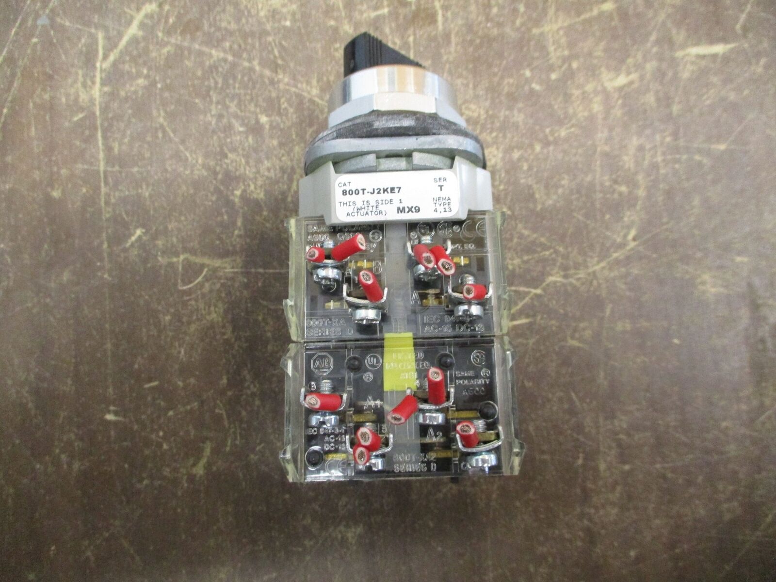 Allen-Bradley Selector Switch 800T-J2KE7 Ser. T Nema 4, 13 Used