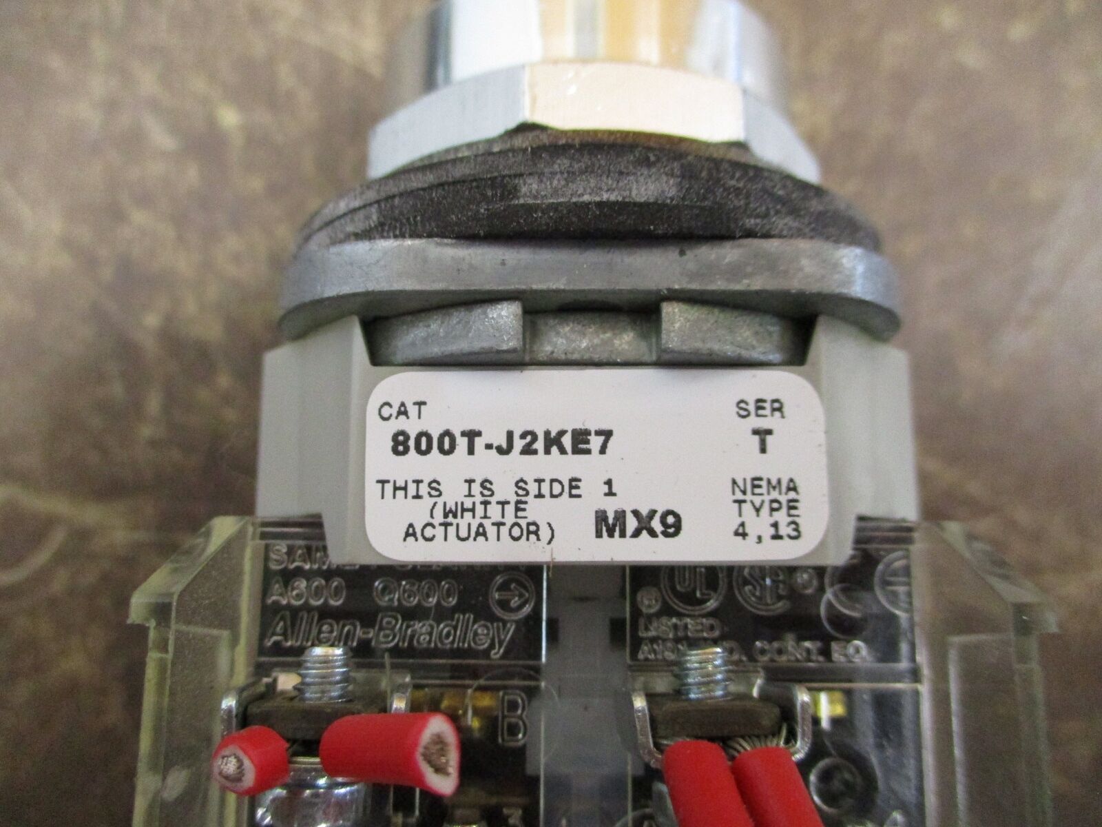 Allen-Bradley Selector Switch 800T-J2KE7 Ser. T Nema 4, 13 Used
