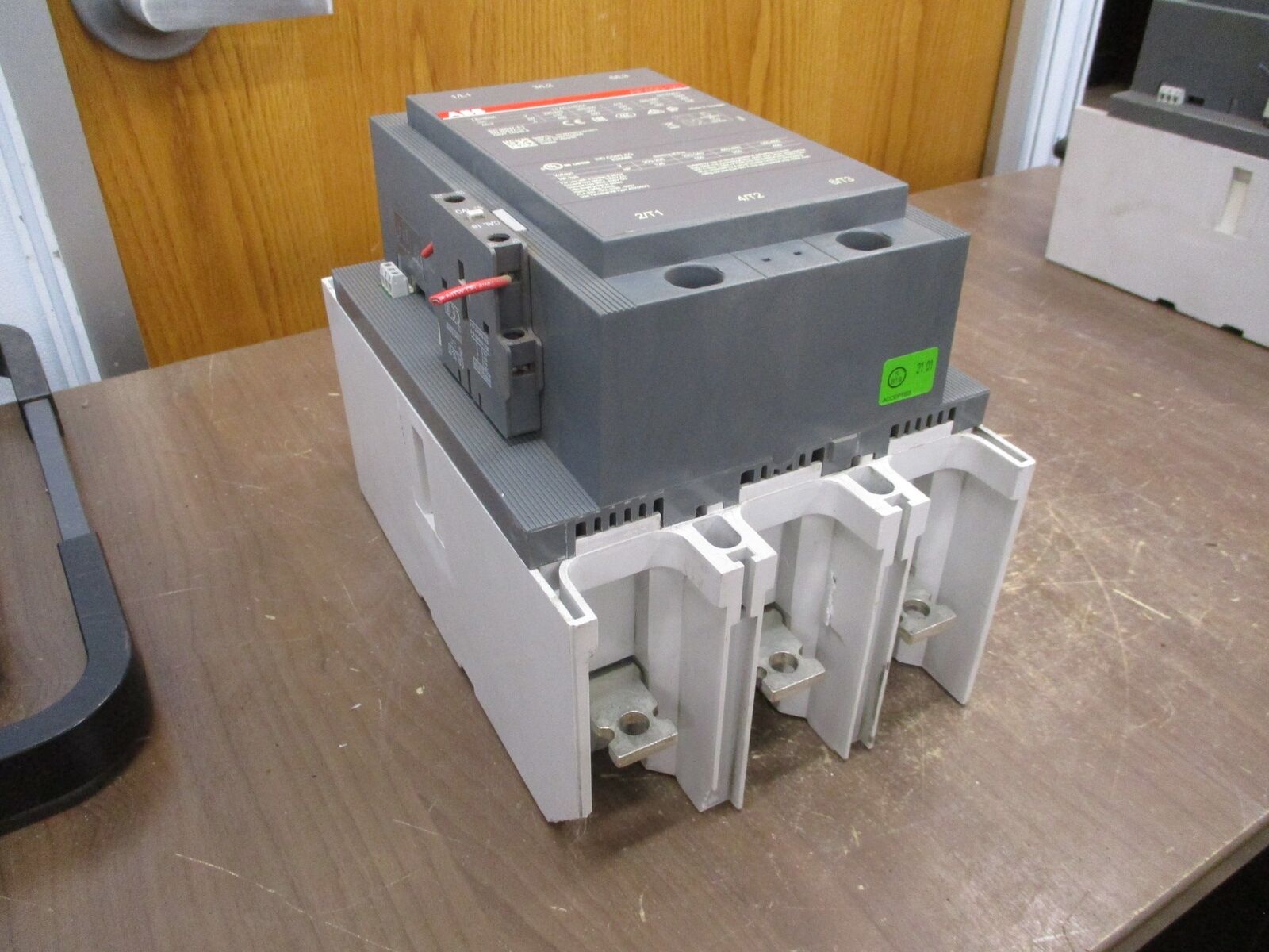 ABB Contactor AF400-30 600V 550A 100-250V AC/DC Coil Used