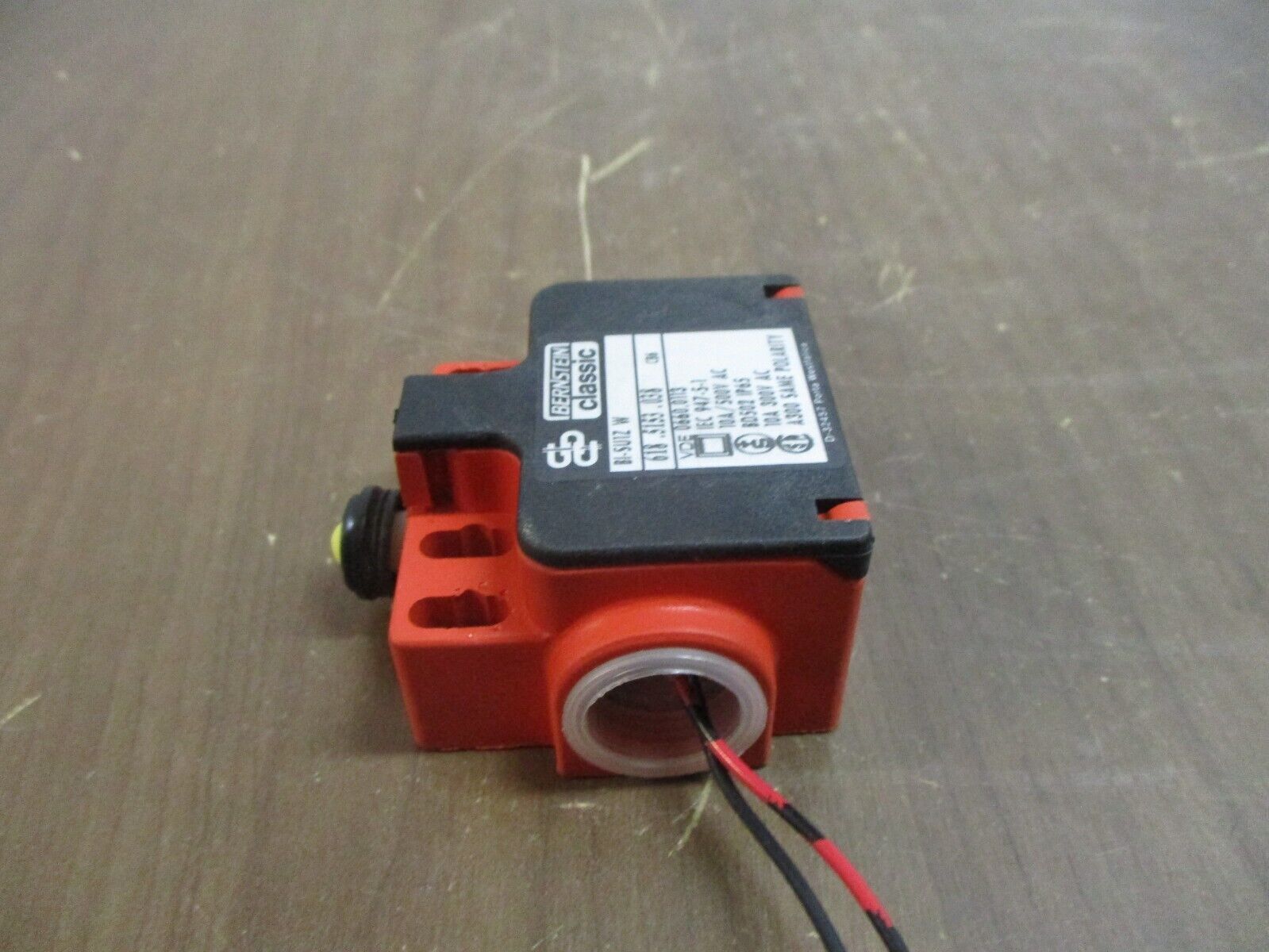 Bernstein Classic BI-SUIZ W Limit Switch 618.5153.038 10A 300V Used
