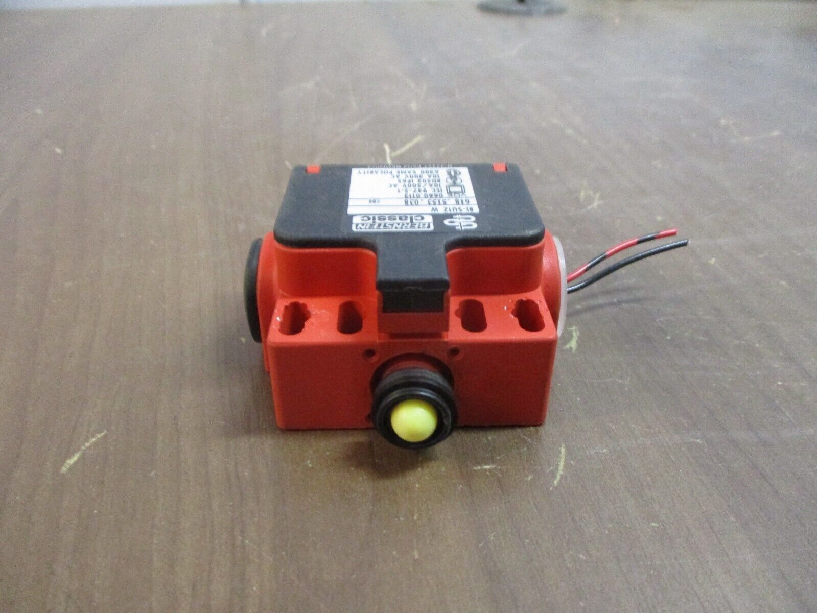 Bernstein Classic BI-SUIZ W Limit Switch 618.5153.038 10A 300V Used