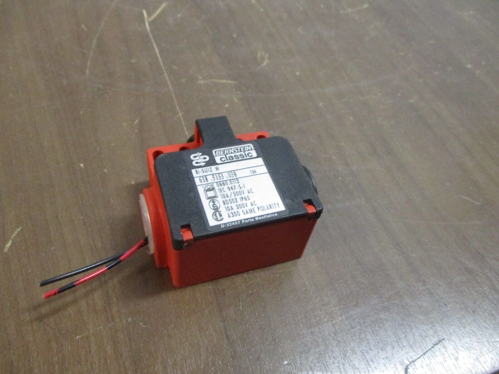 Bernstein Classic BI-SUIZ W Limit Switch 618.5153.038 10A 300V Used