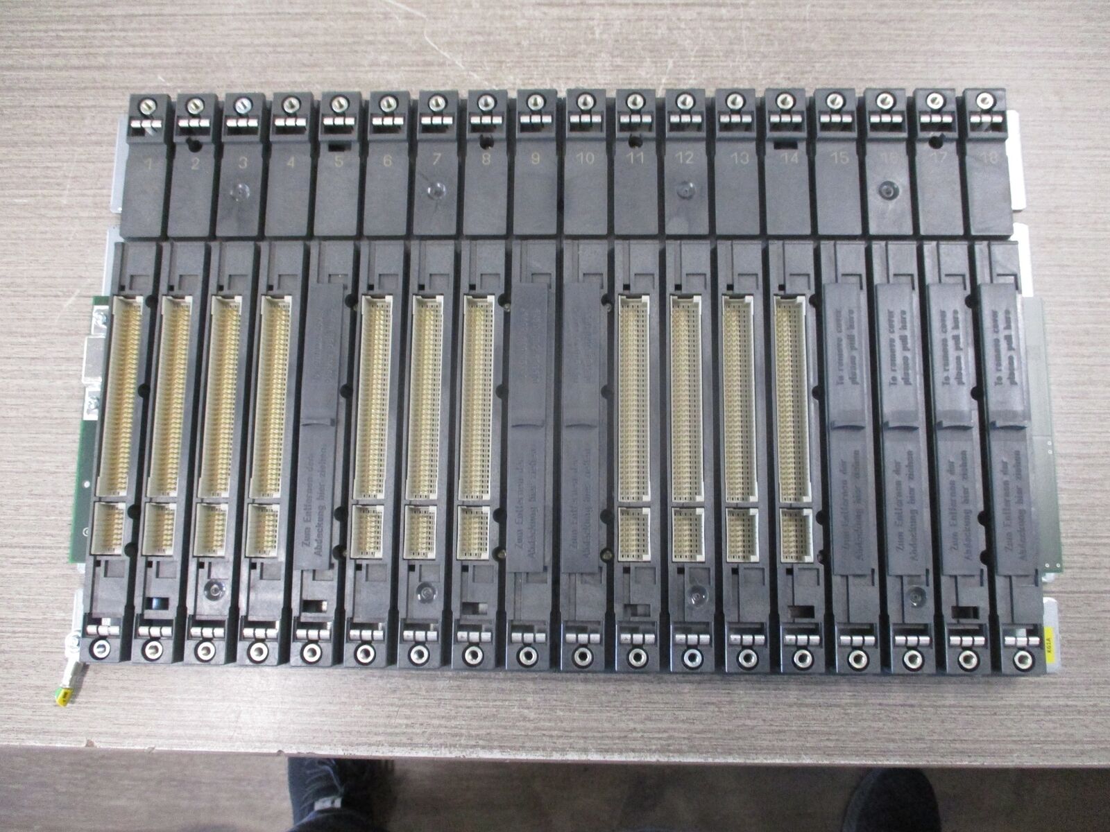 Siemens Simatic S7 PLC Rack 6ES7400-1TA01-0AA0 18-Slot Used