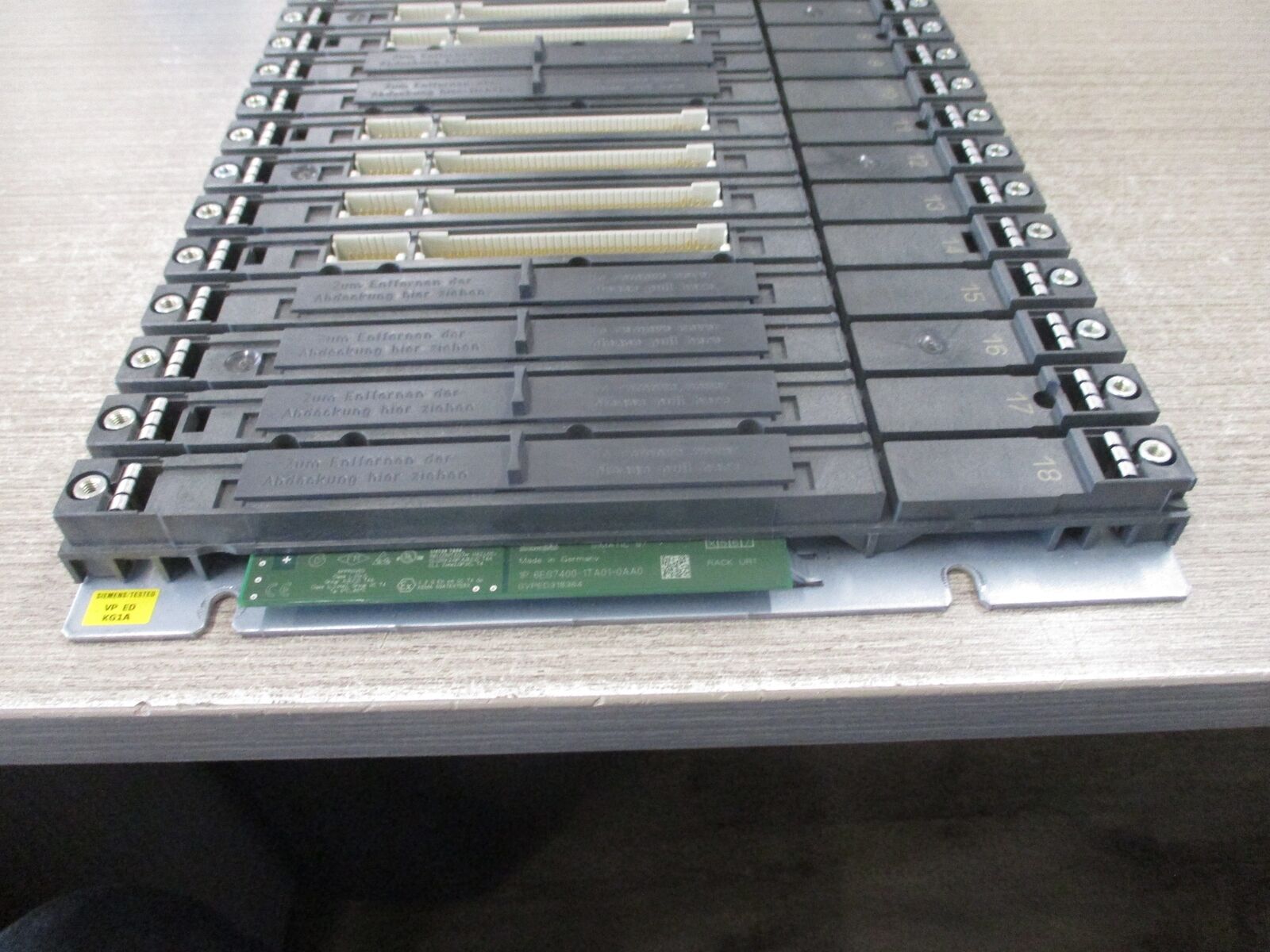 Siemens Simatic S7 PLC Rack 6ES7400-1TA01-0AA0 18-Slot Used