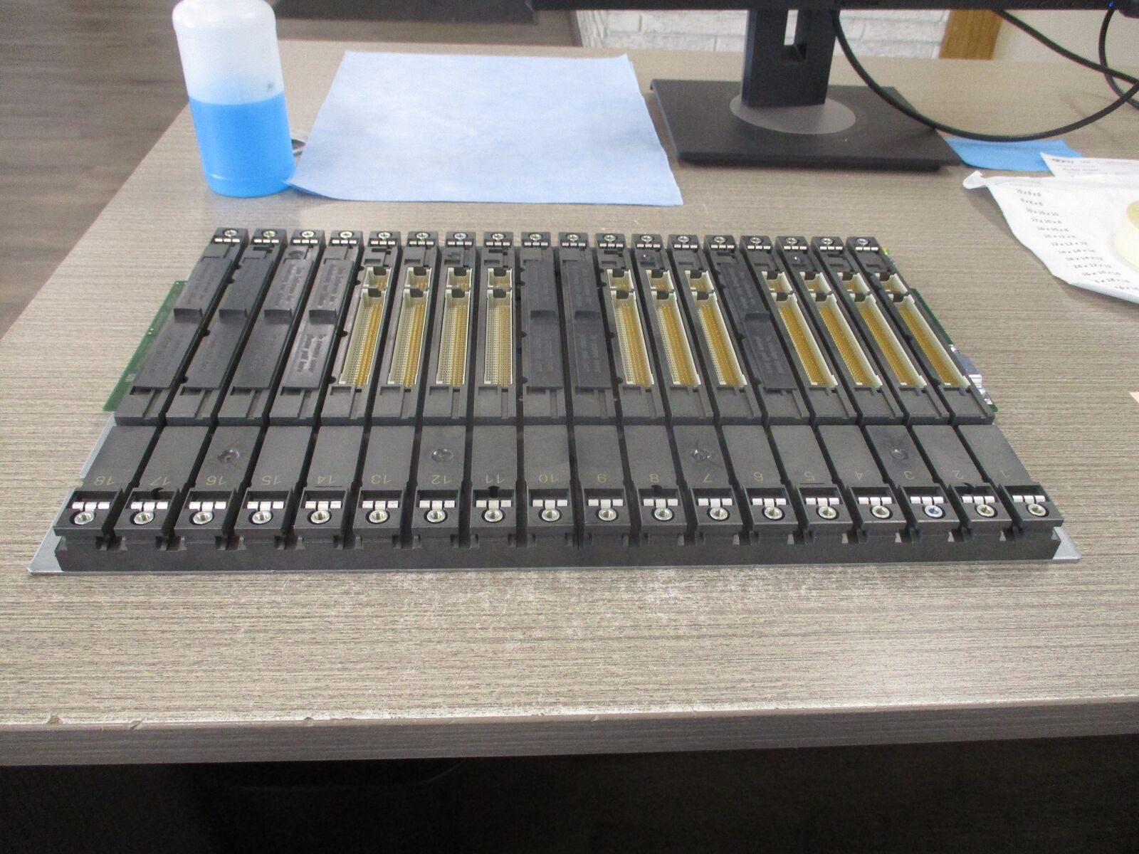 Siemens Simatic S7 PLC Rack 6ES7400-1TA01-0AA0 18-Slot Used
