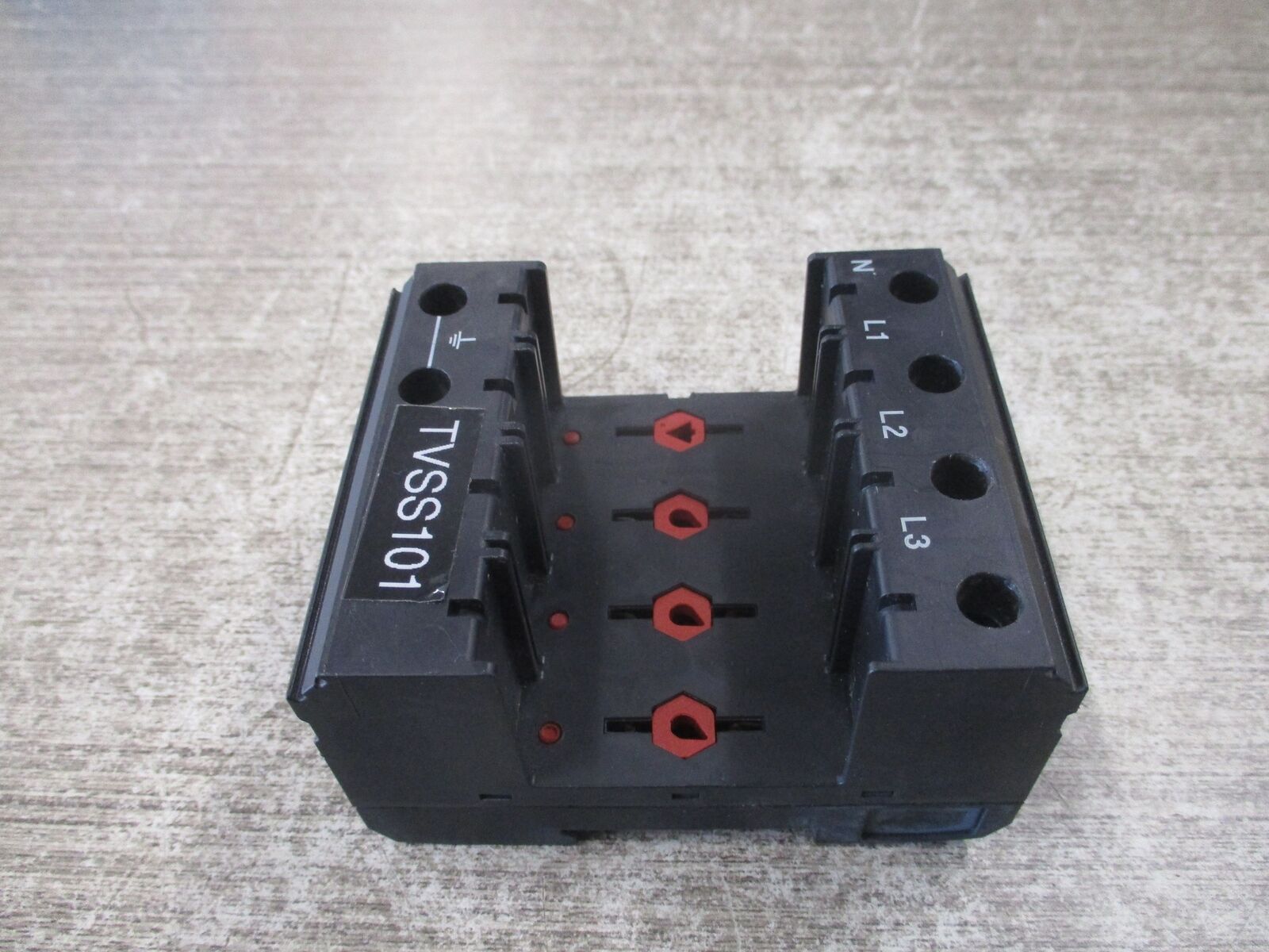 Phoenix Contact Surge Arrester Base VAL-MS 320/3+1/FM-UD Used