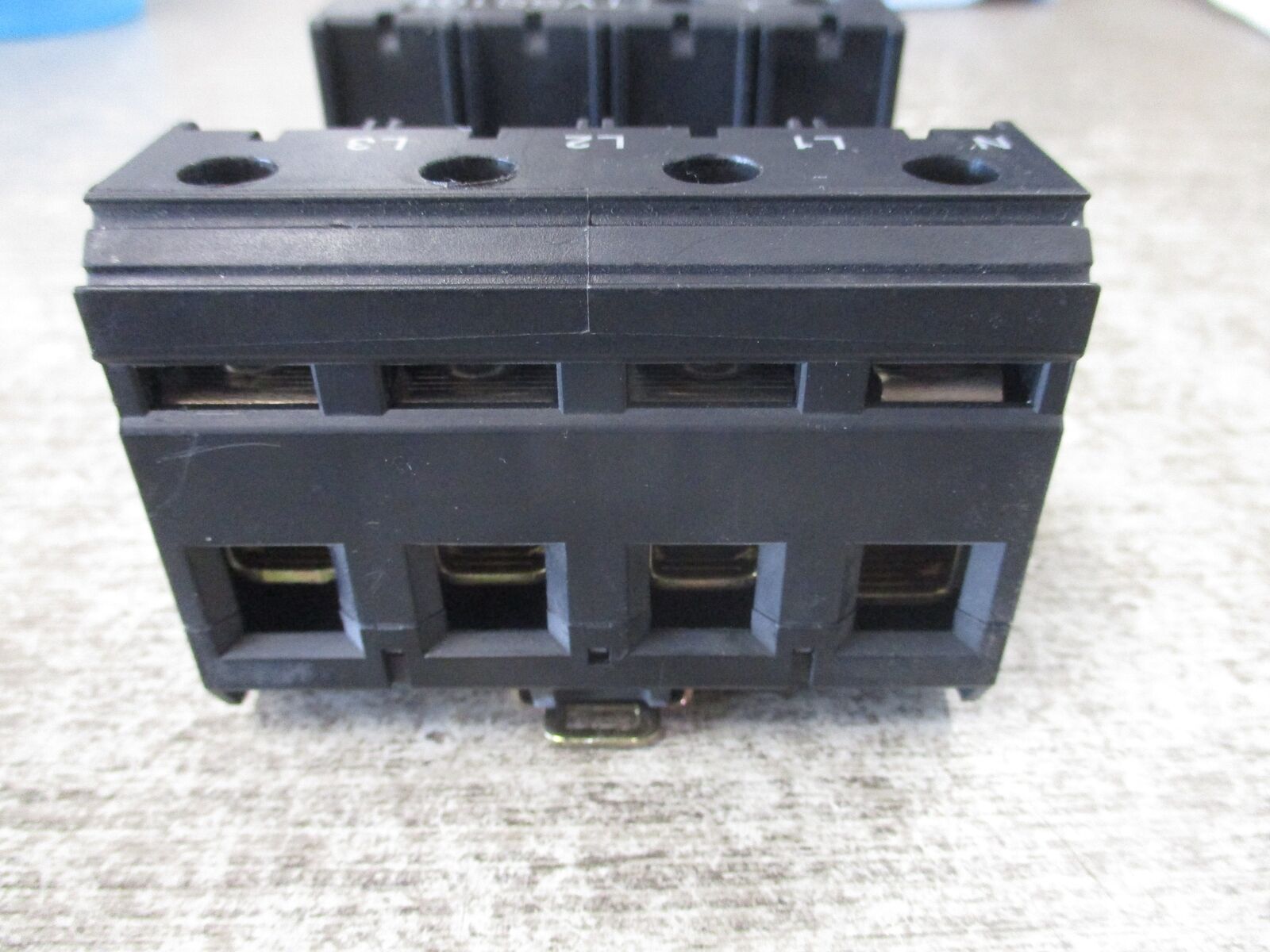 Phoenix Contact Surge Arrester Base VAL-MS 320/3+1/FM-UD Used