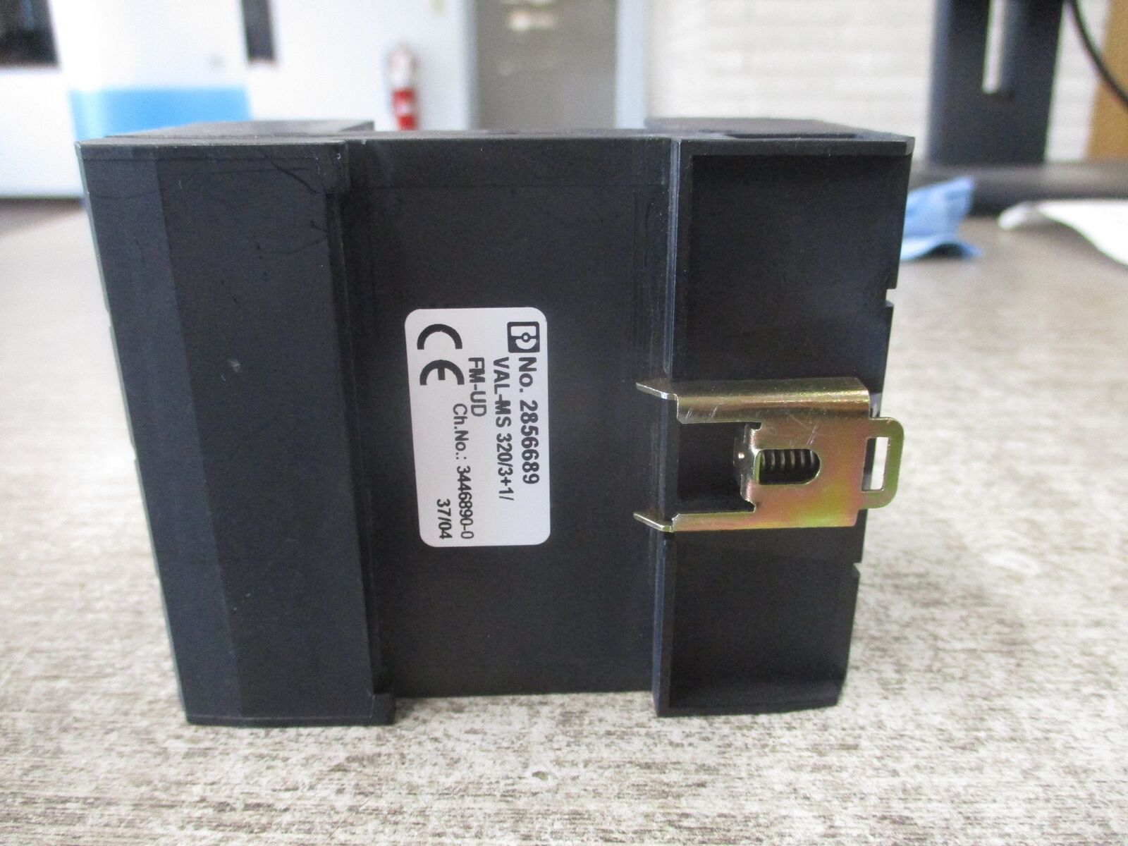 Phoenix Contact Surge Arrester Base VAL-MS 320/3+1/FM-UD Used