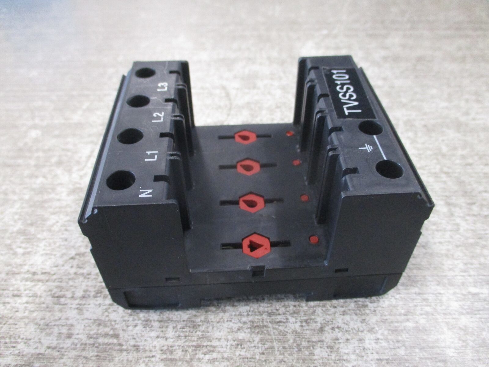 Phoenix Contact Surge Arrester Base VAL-MS 320/3+1/FM-UD Used