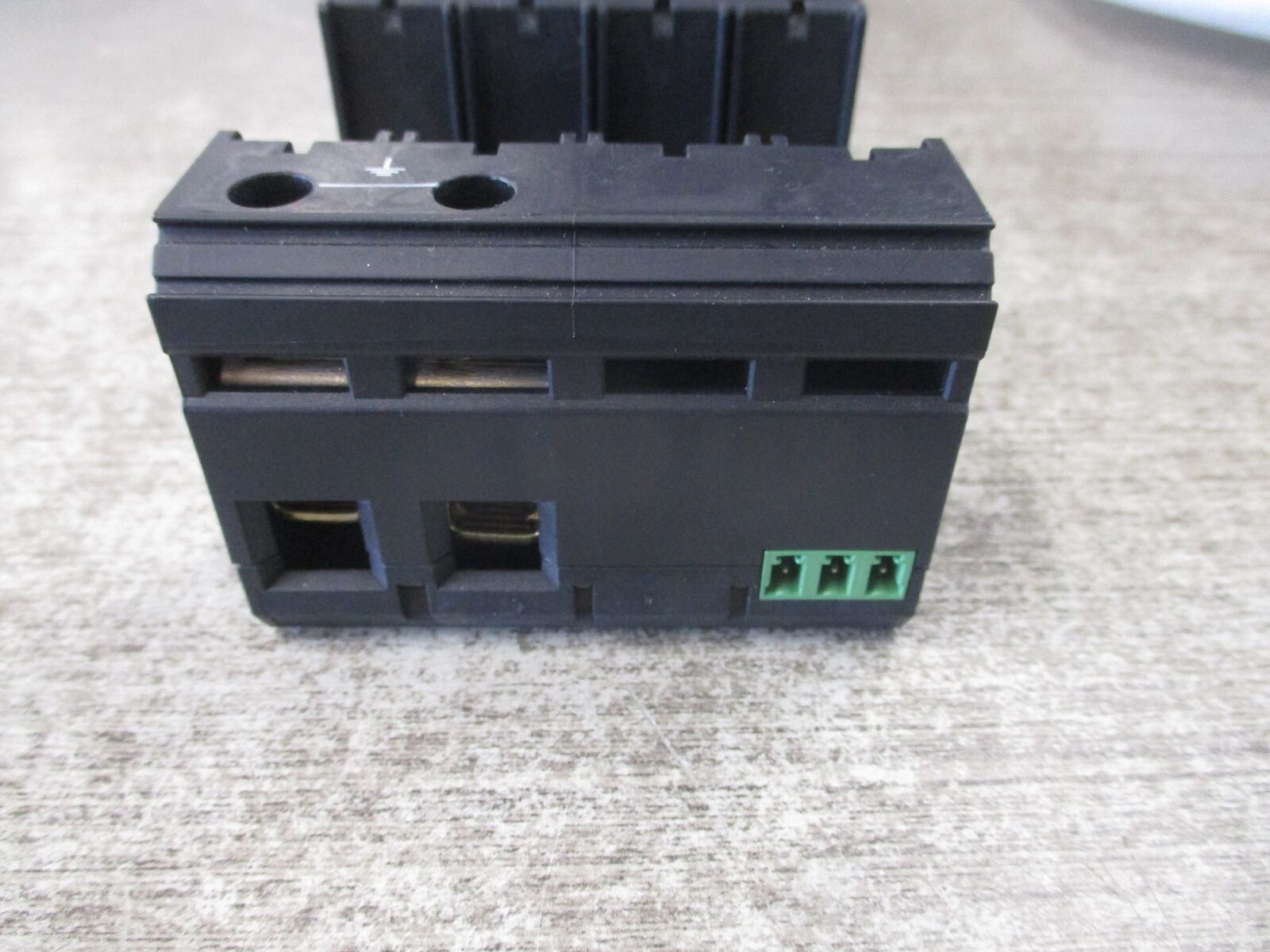 Phoenix Contact Surge Arrester Base VAL-MS 120/3+1/FM-UD Used
