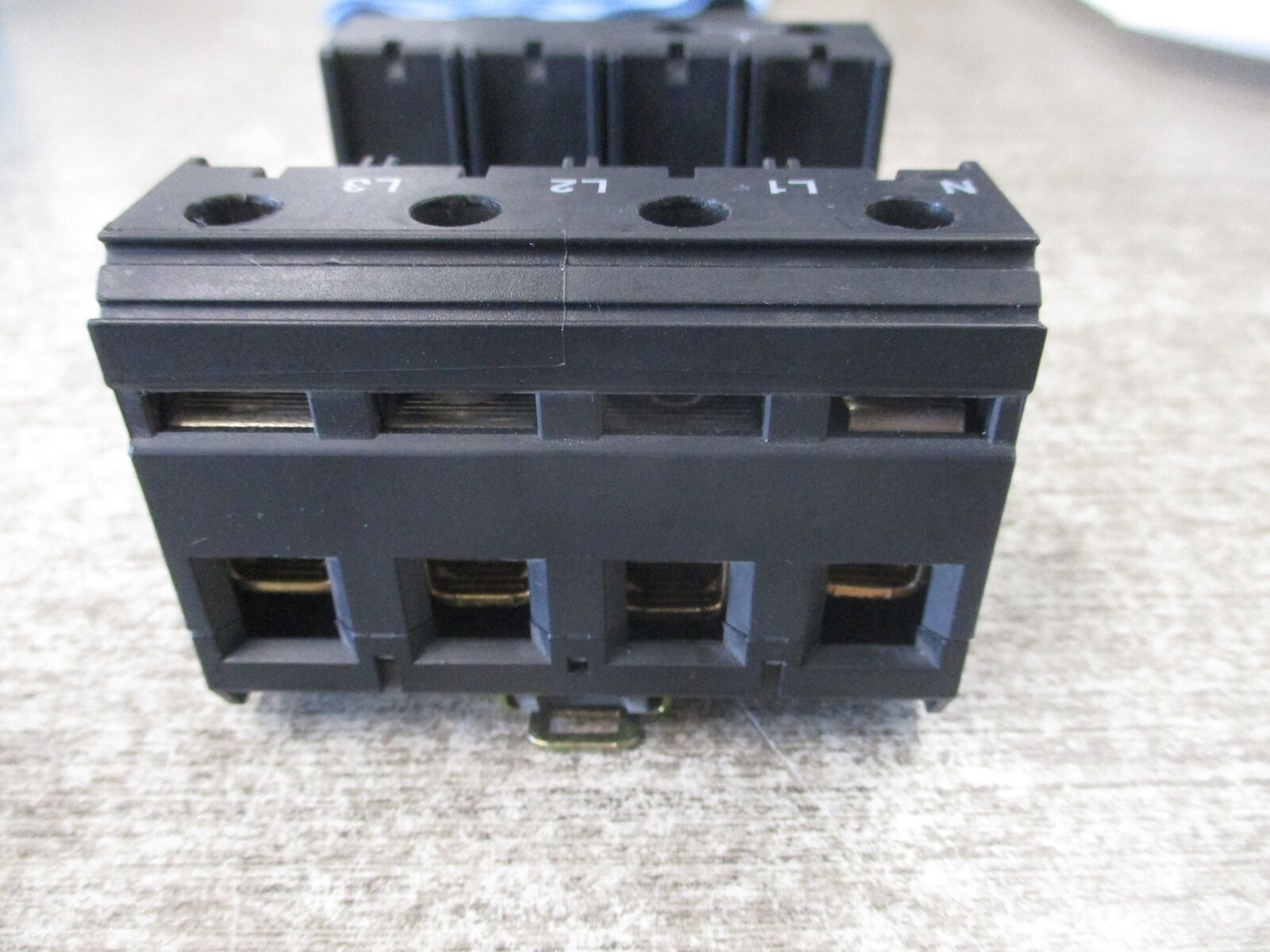 Phoenix Contact Surge Arrester Base VAL-MS 120/3+1/FM-UD Used