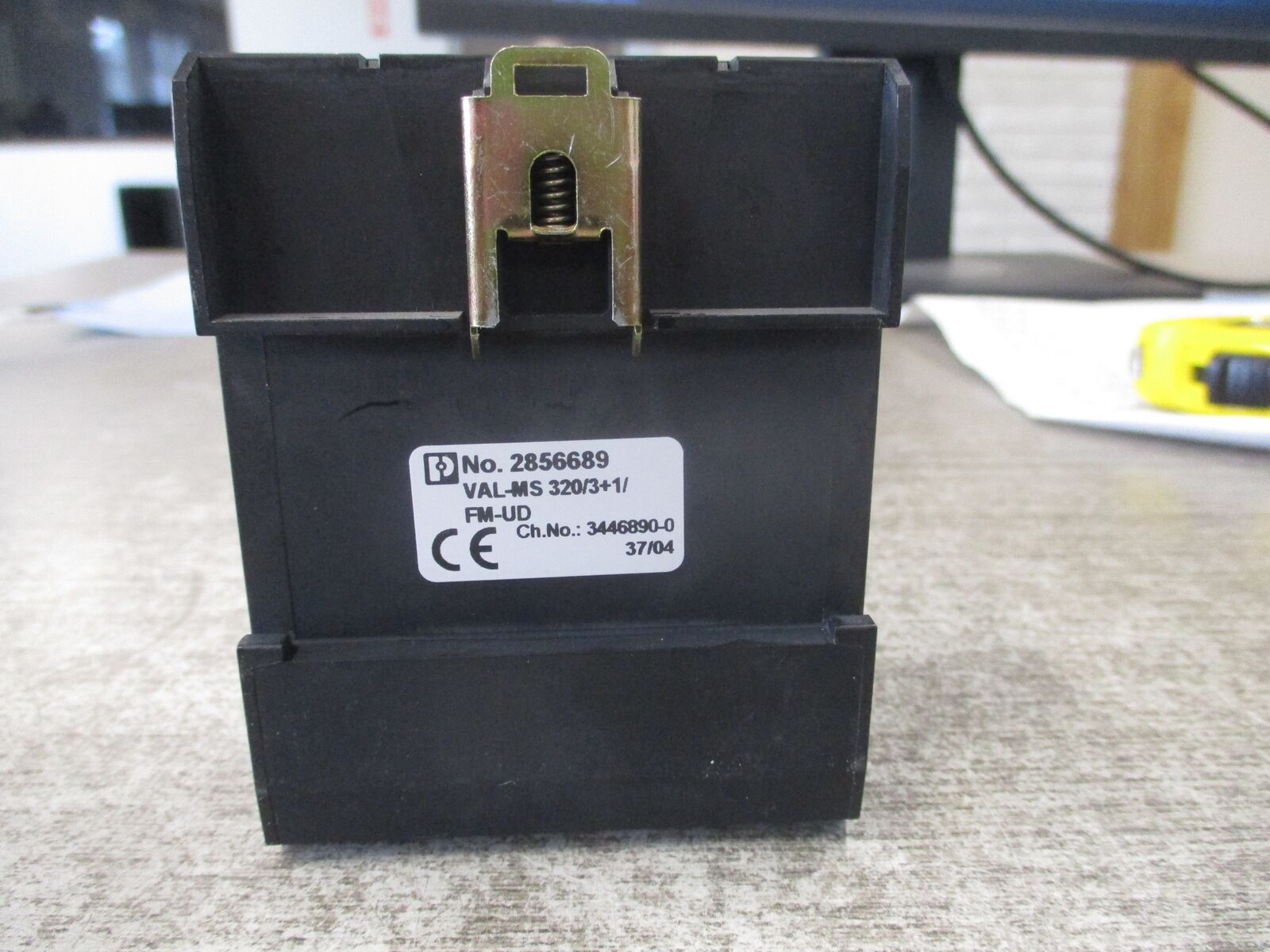 Phoenix Contact Surge Arrester Base VAL-MS 320/3+1/FM-UD * Missing 2 Nuts * Used