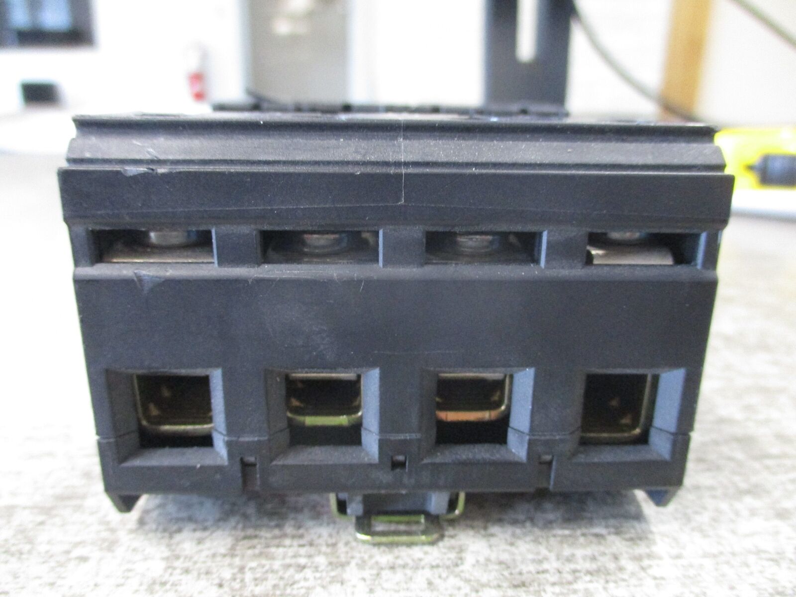 Phoenix Contact Surge Arrester Base VAL-MS 320/3+1/FM-UD * Missing 2 Nuts * Used