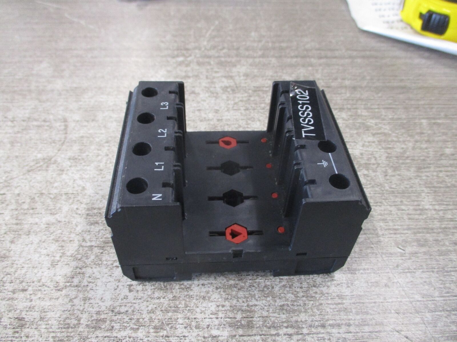 Phoenix Contact Surge Arrester Base VAL-MS 320/3+1/FM-UD * Missing 2 Nuts * Used