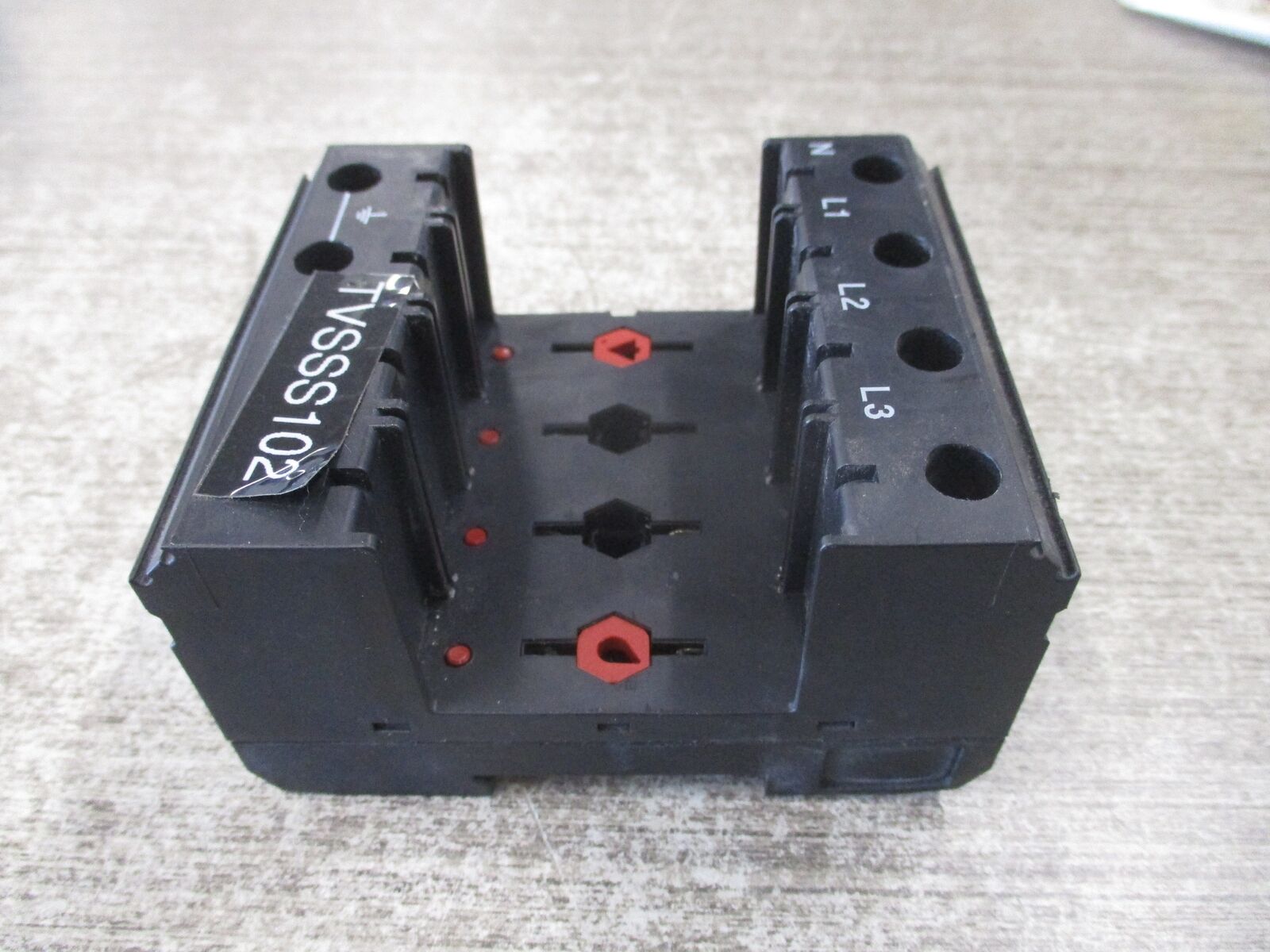 Phoenix Contact Surge Arrester Base VAL-MS 320/3+1/FM-UD * Missing 2 Nuts * Used