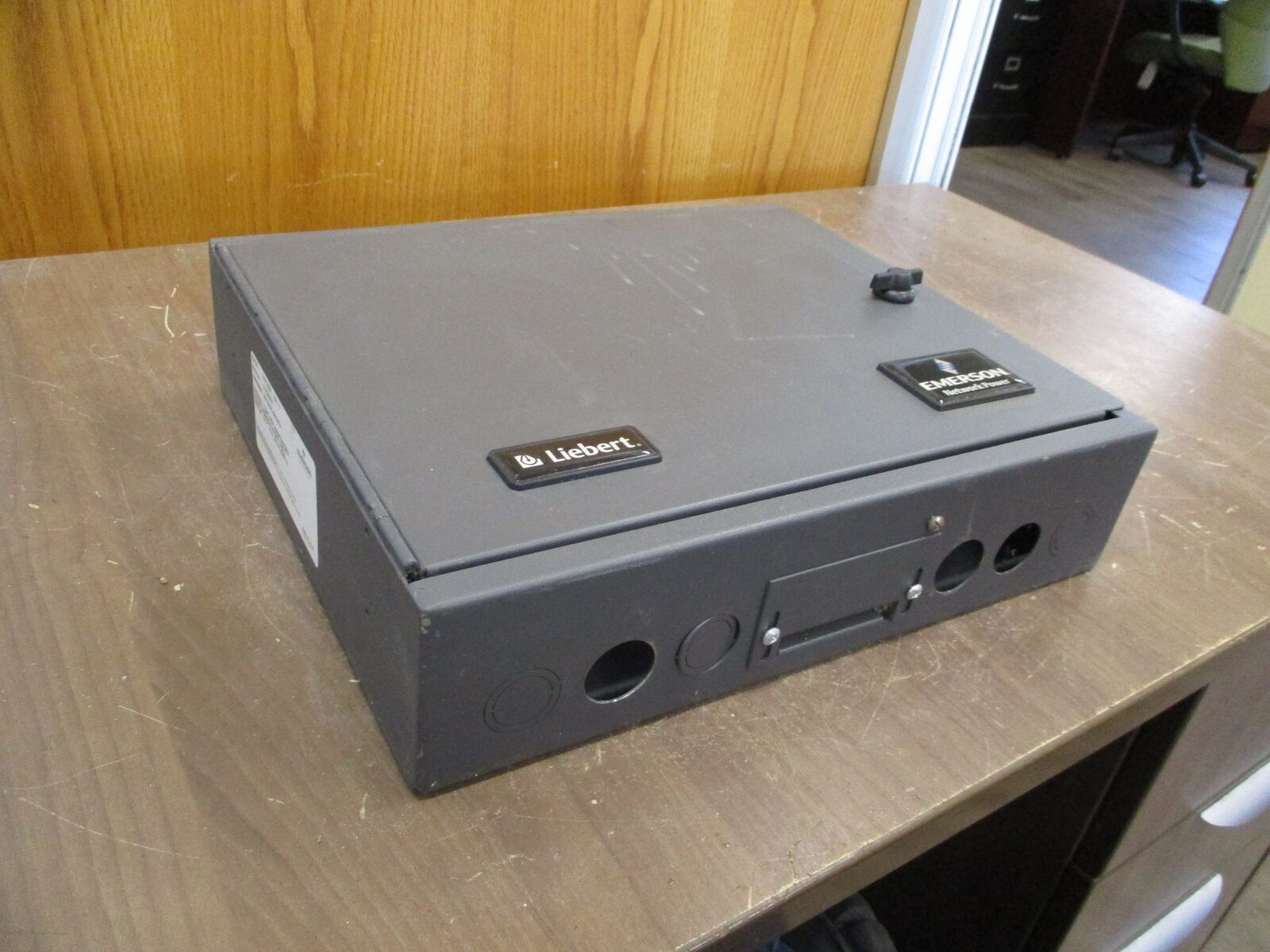 Emerson Liebert I/O Assembly SSW-28IOE Rev. 0 24V 4.4A 105VA 50/60Hz Used