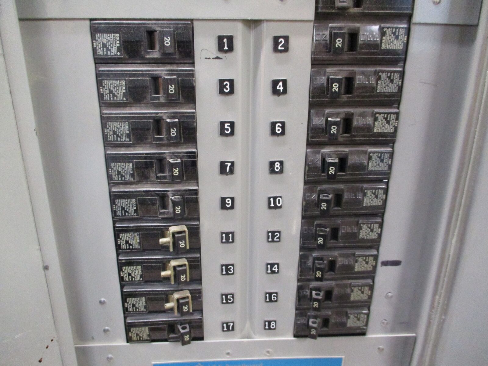 ITE Main Breaker Circuit Breaker Panel NLAB 100A Max, 100A Main 120/208V 3Ph 4W