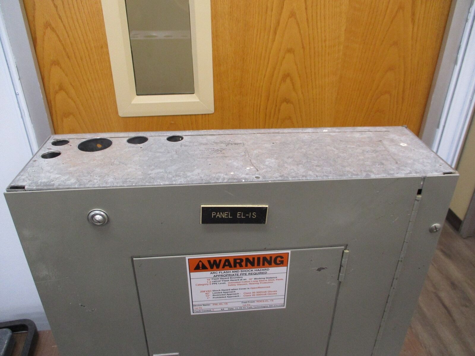 ITE Main Breaker Circuit Breaker Panel NLAB 100A Max, 100A Main 120/208V 3Ph 4W