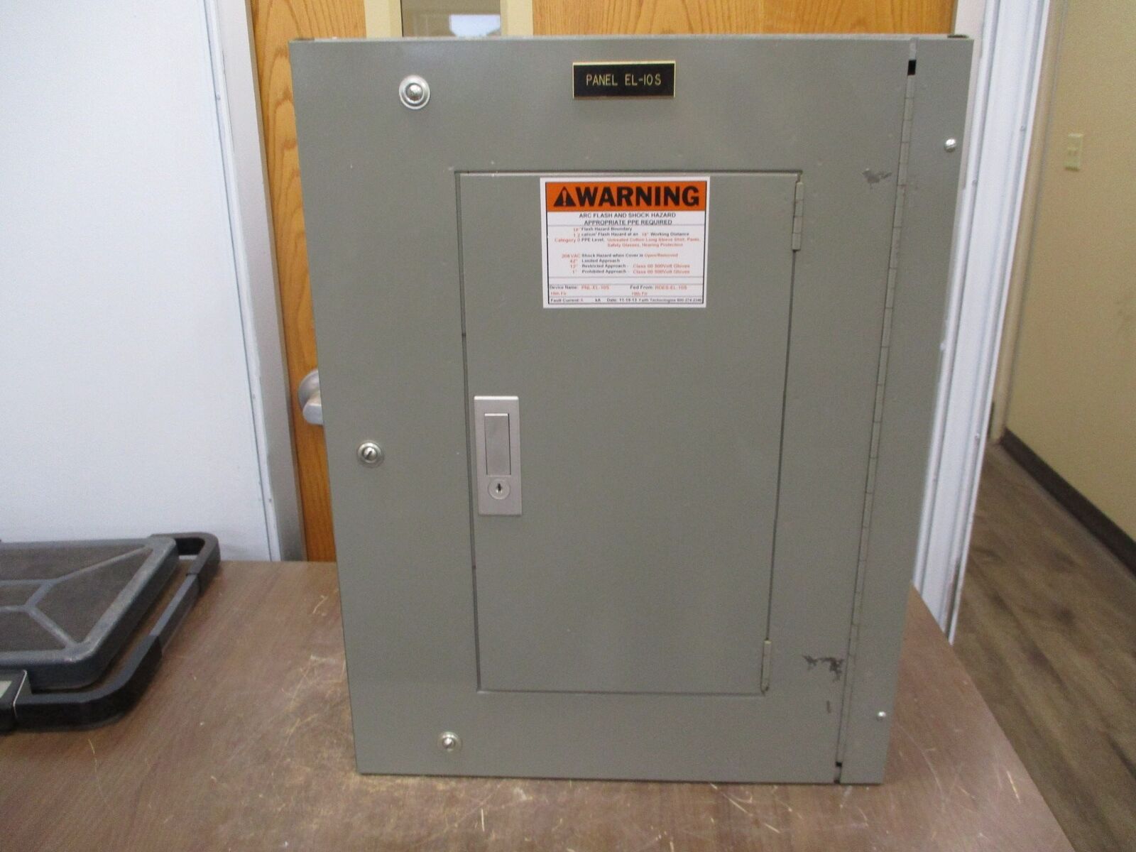 ITE Main Breaker Circuit Breaker Panel NLAB 100A Max, 100A Main 120/208V 3Ph 4W