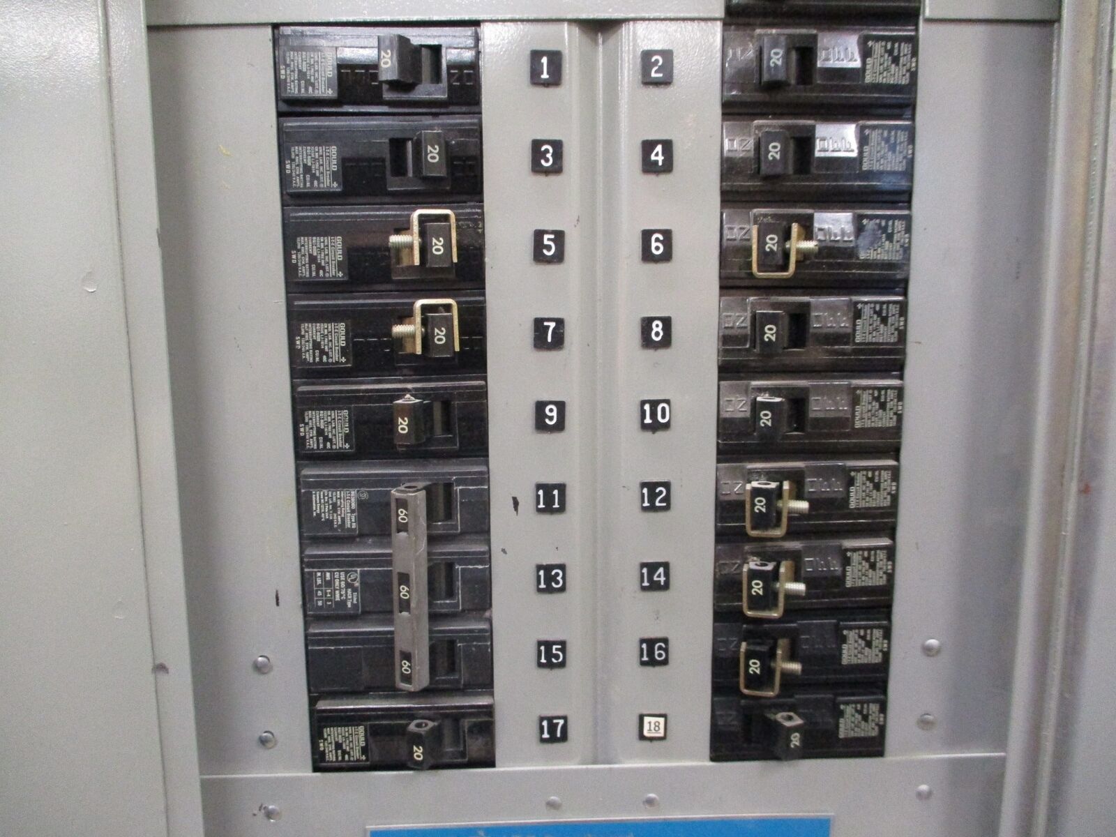 ITE Main Breaker Circuit Breaker Panel NLAB 100A Max, 100A Main 120/208V 3Ph 4W