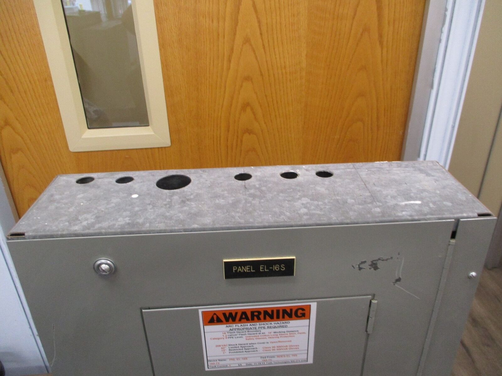 ITE Main Breaker Circuit Breaker Panel NLAB 100A Max, 100A Main 120/208V 3Ph 4W