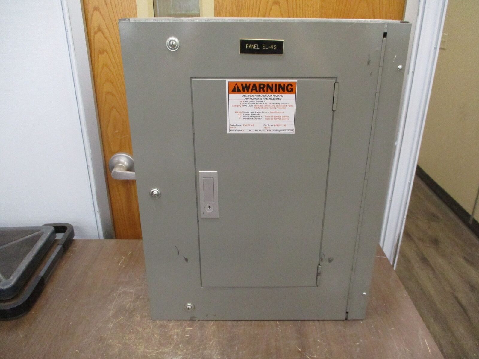 ITE Main Breaker Circuit Breaker Panel NLAB 100A Max, 100A Main 120/208V 3Ph 4W